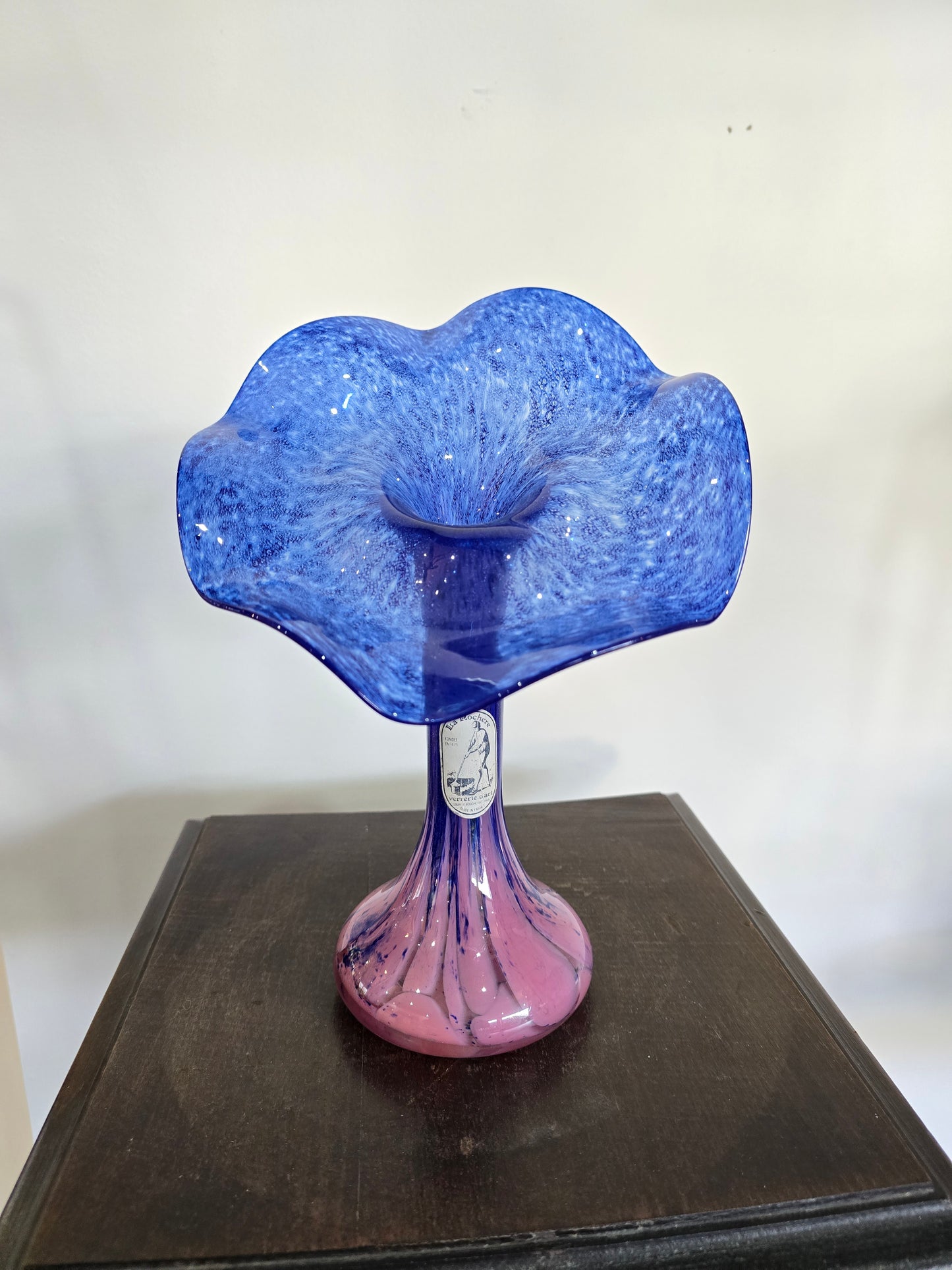 Coupe en verre soufflé La Rochère – Dégradé bleu & rose – Verrerie d’art – H.26 cm