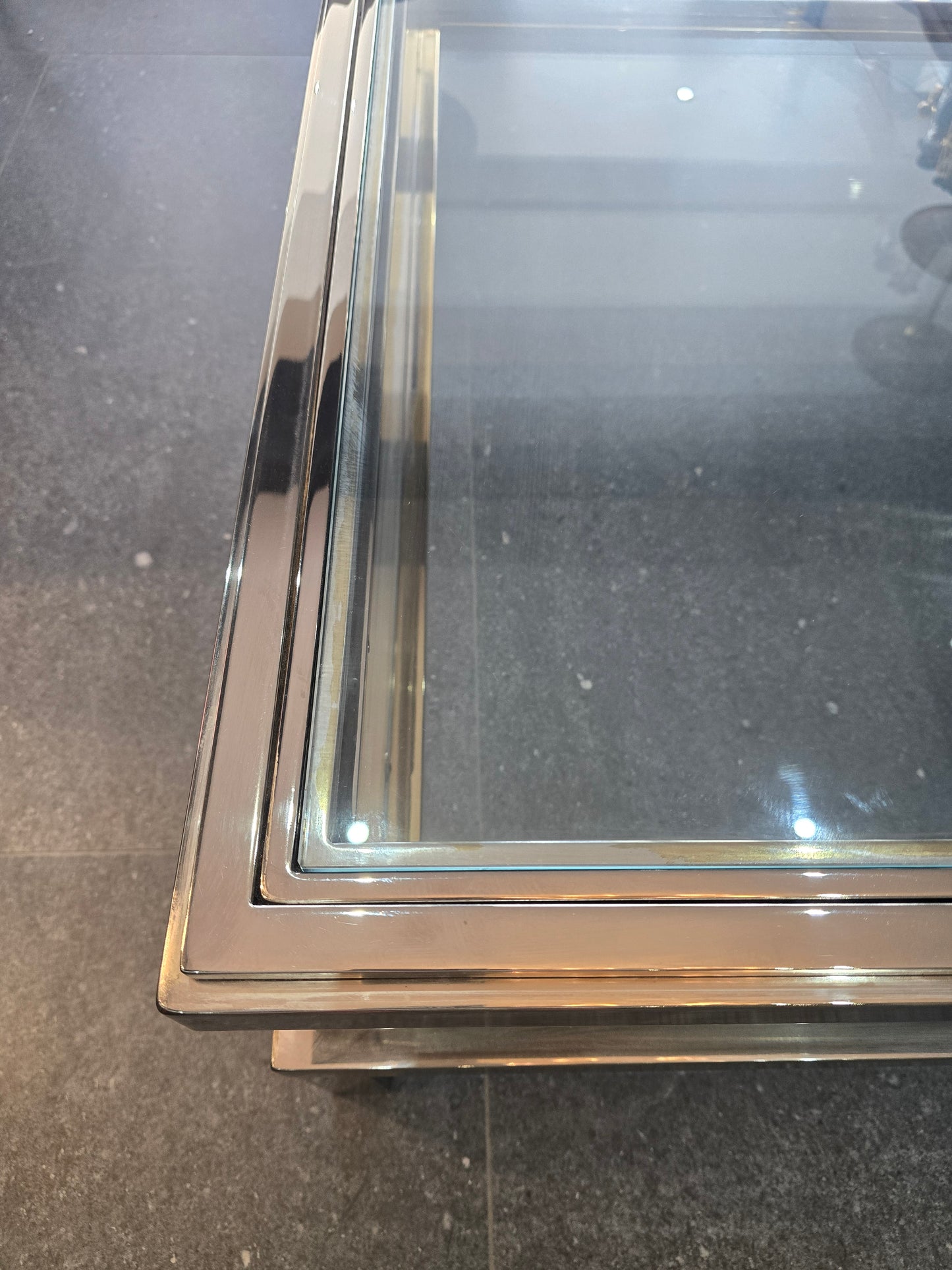 Table basse à plateau coulissant – Design 70 – Chrome & verre – 108 cm