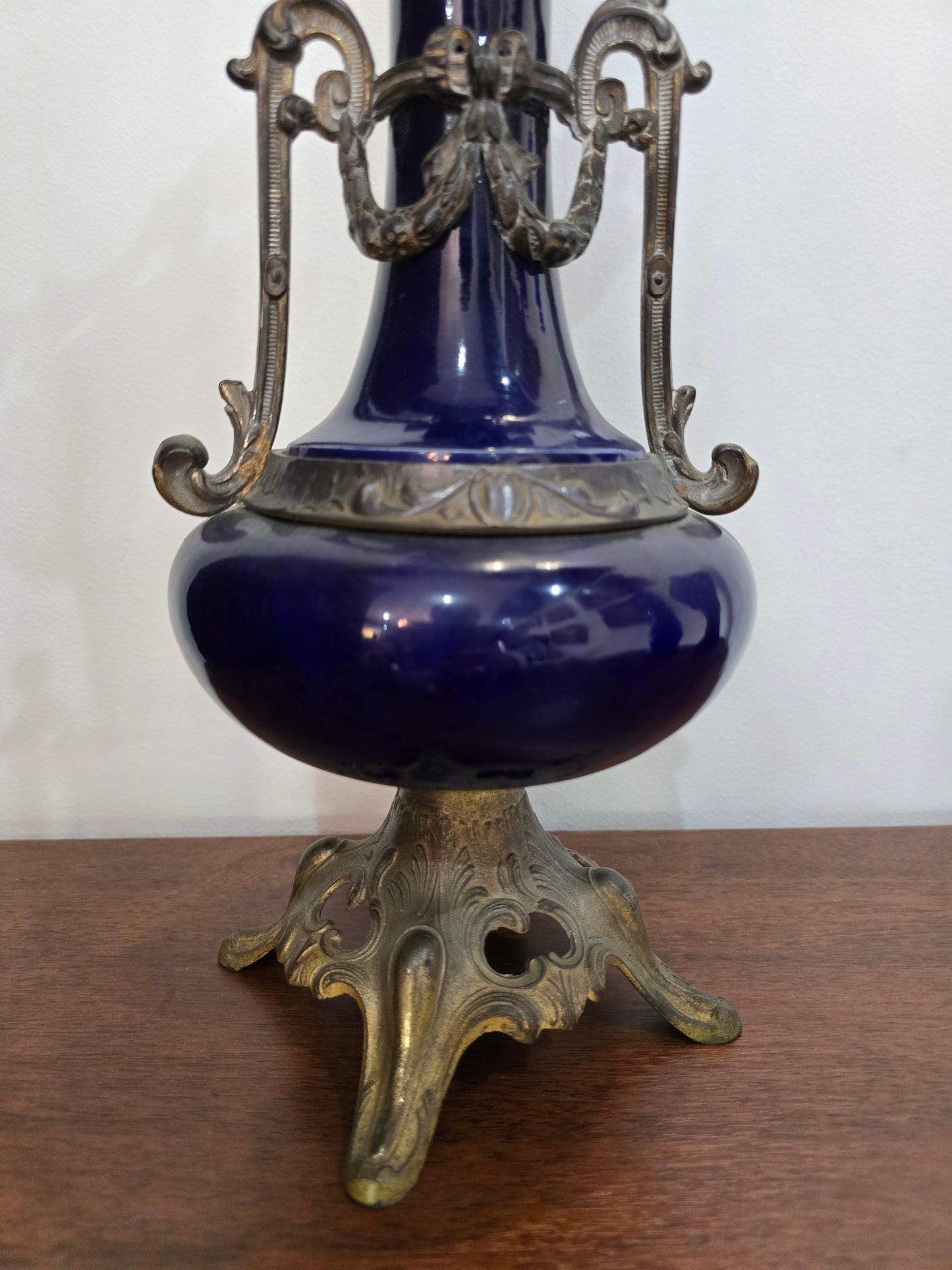 Vase ancien en verre bleu cobalt et monture bronze – Style Napoléon III – H40 cm