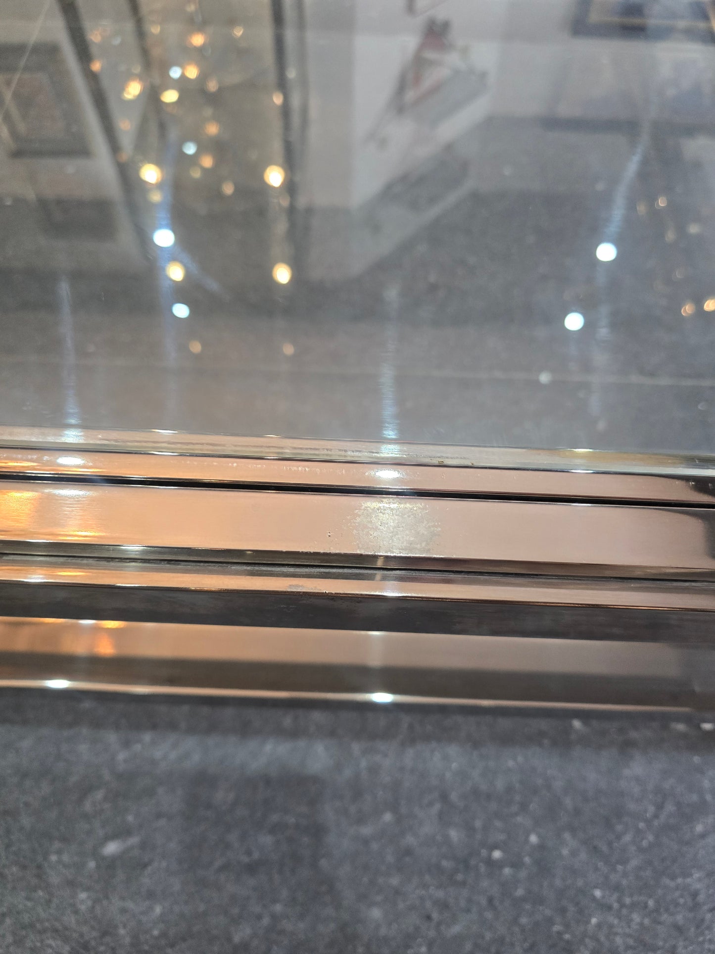 Table basse à plateau coulissant – Design 70 – Chrome & verre – 108 cm