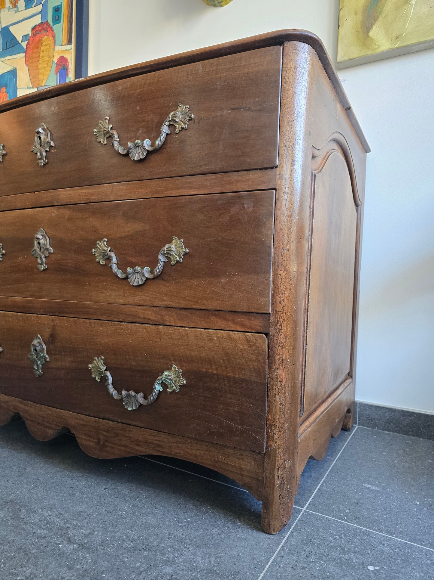 Commode provinciale en noyer massif – Époque Louis XIV / Régence – Début XVIIIᵉ siècle