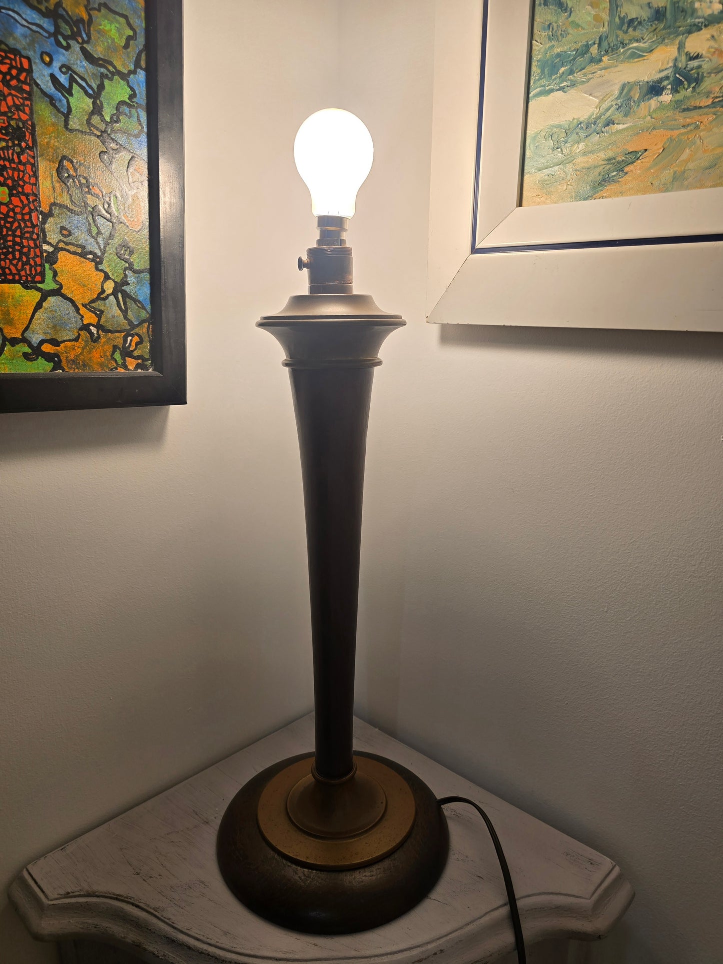 Pied de Lampe vintage style scandinave en bois foncé et métal bronze – 58 cm