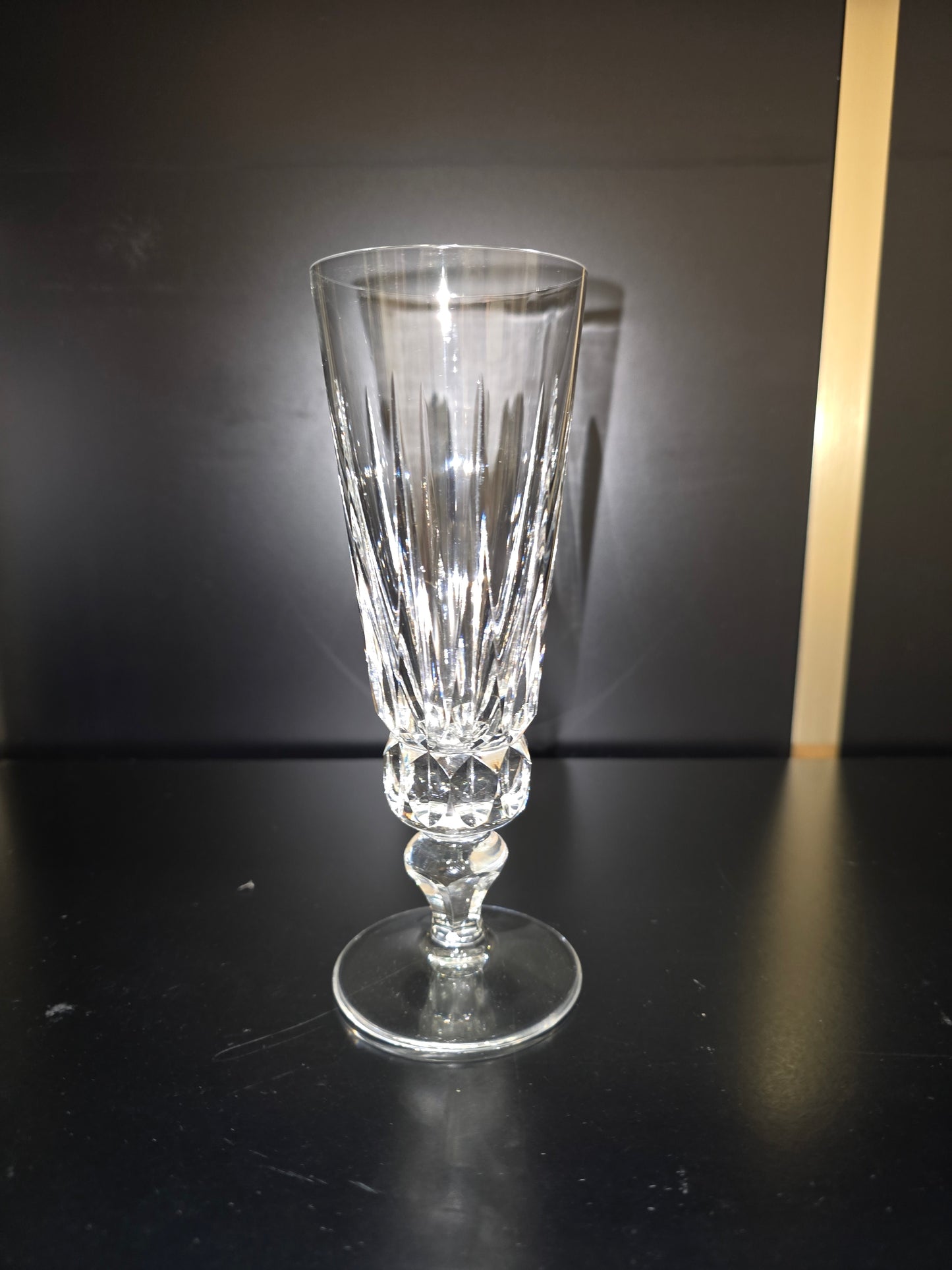 12 flûtes à champagne Saint-Louis modèle Guernesey en cristal taillé