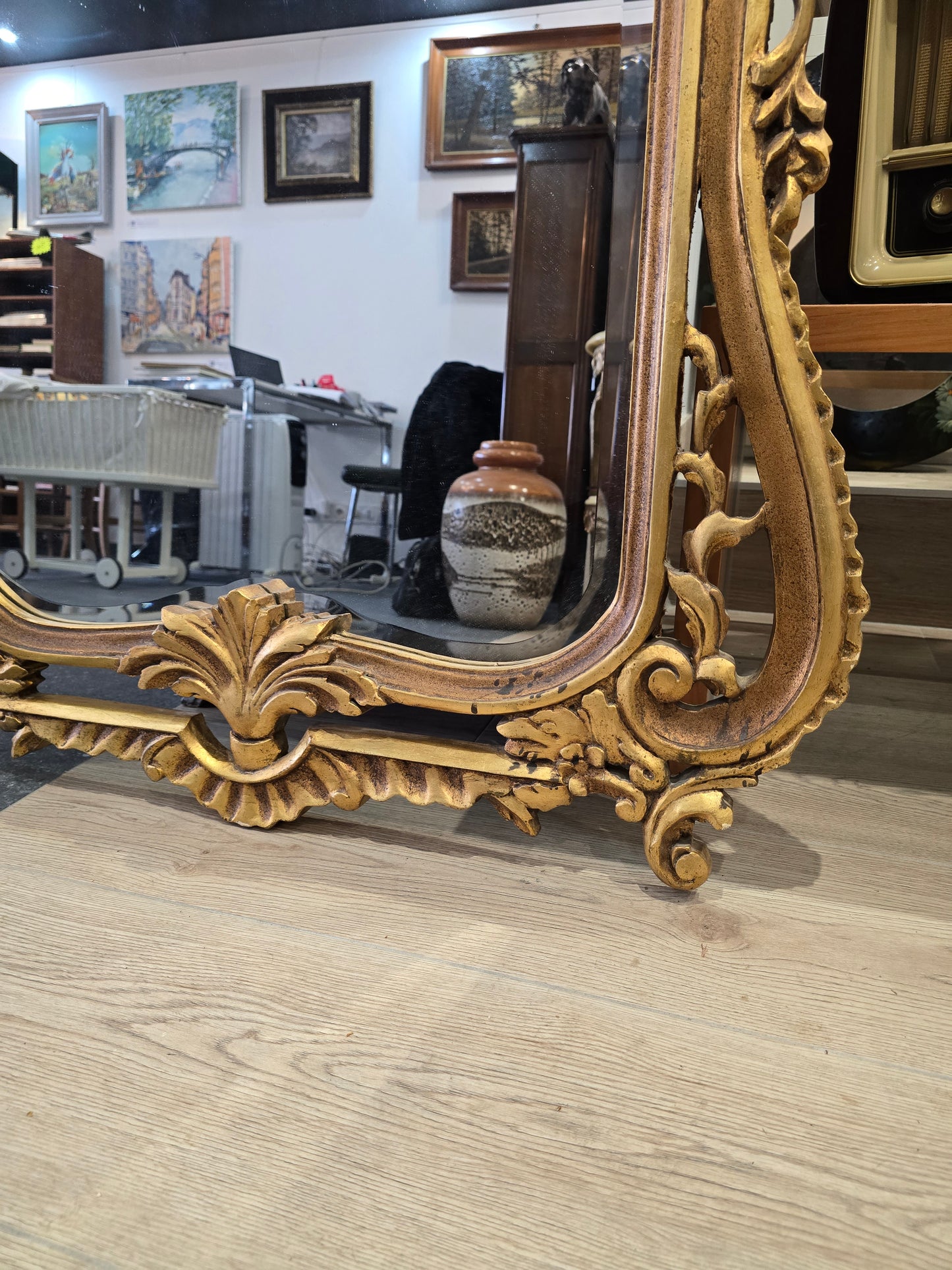 Grand miroir ancien en bois sculpté et doré (1m52)– Style Louis XV