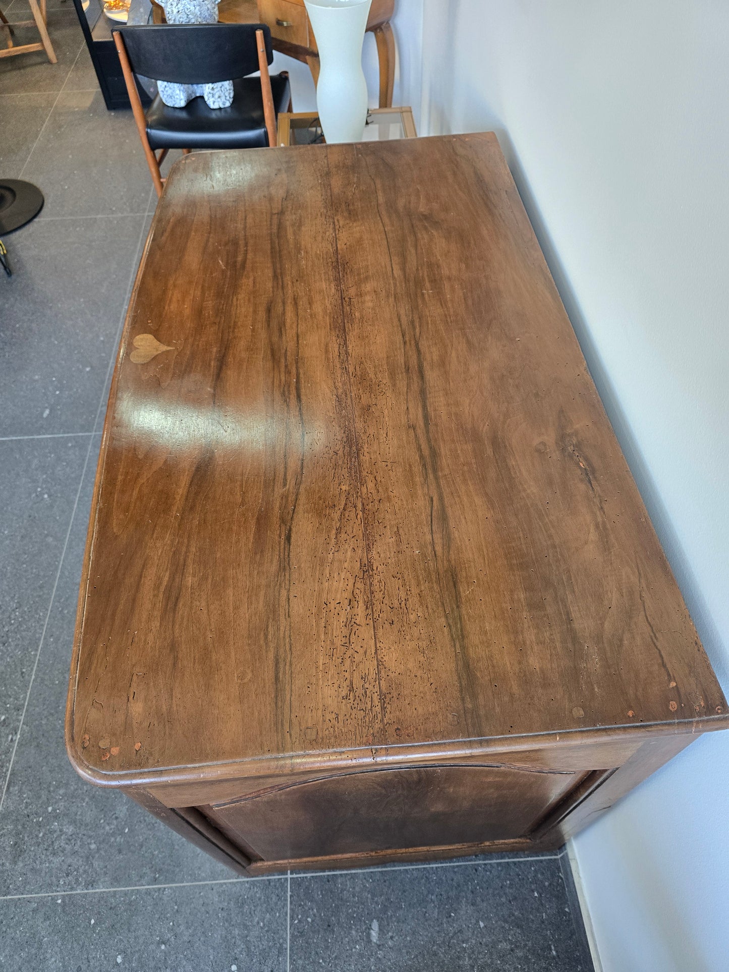 Commode provinciale en noyer massif – Époque Louis XIV / Régence – Début XVIIIᵉ siècle