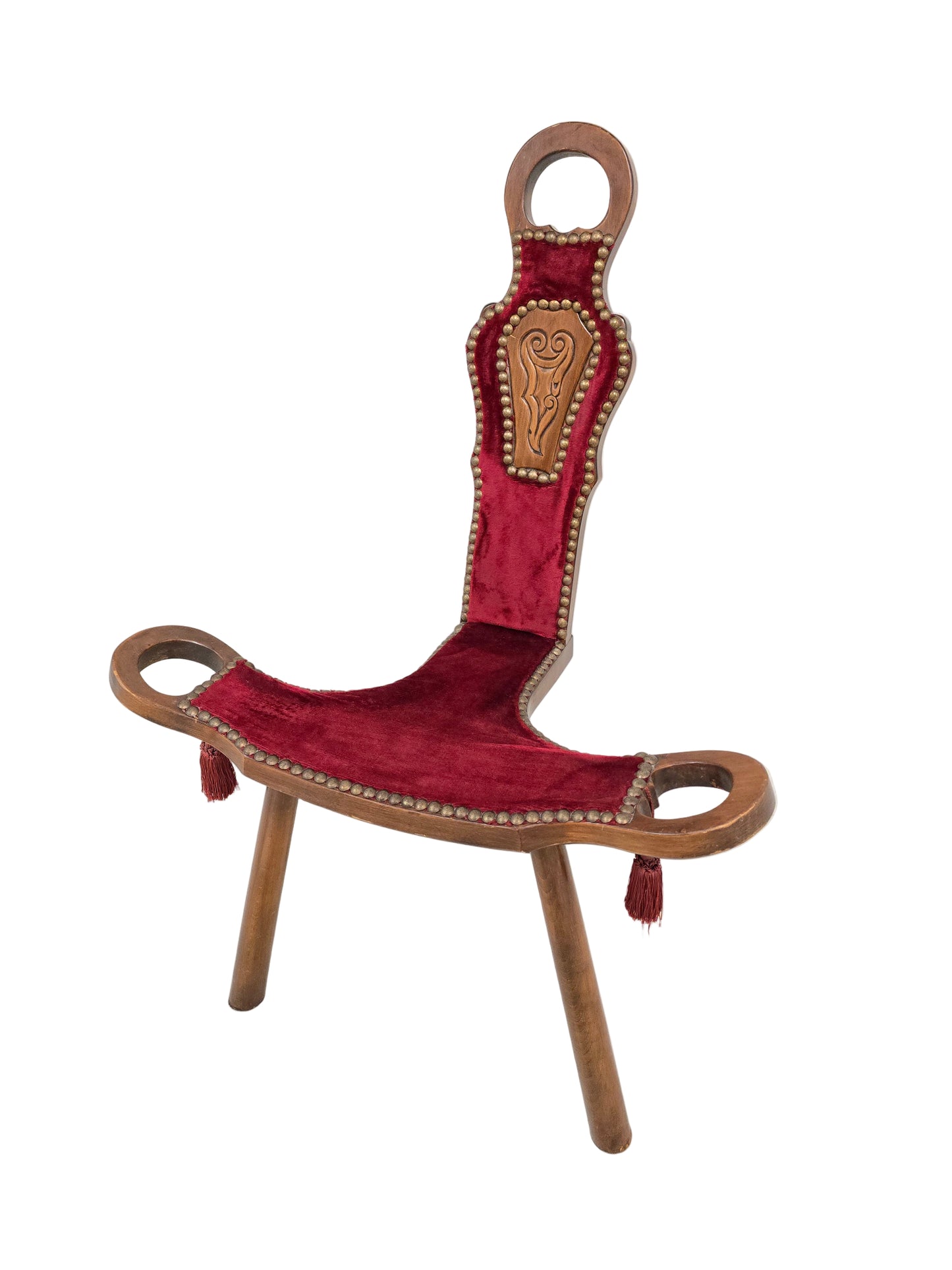 Chaise de style “Savoye / Tyrol” – Bois & velours rouge – Travail artisanal