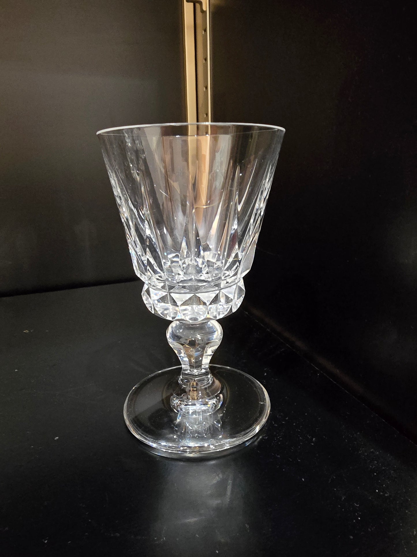 12 verres à vin Saint-Louis modèle Guernesey en cristal taillé