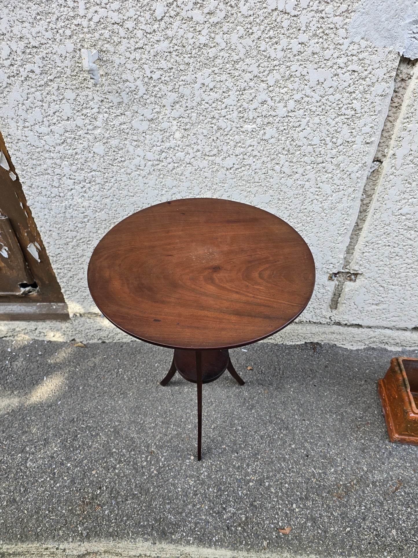 Guéridon tripode en acajou, à plateau basculant – Époque Directoire / début XIXᵉ siècle