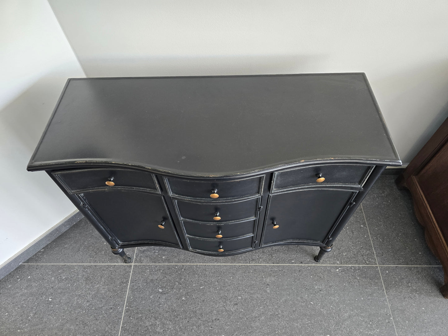 Buffet contemporain en métal noir – meuble moderne