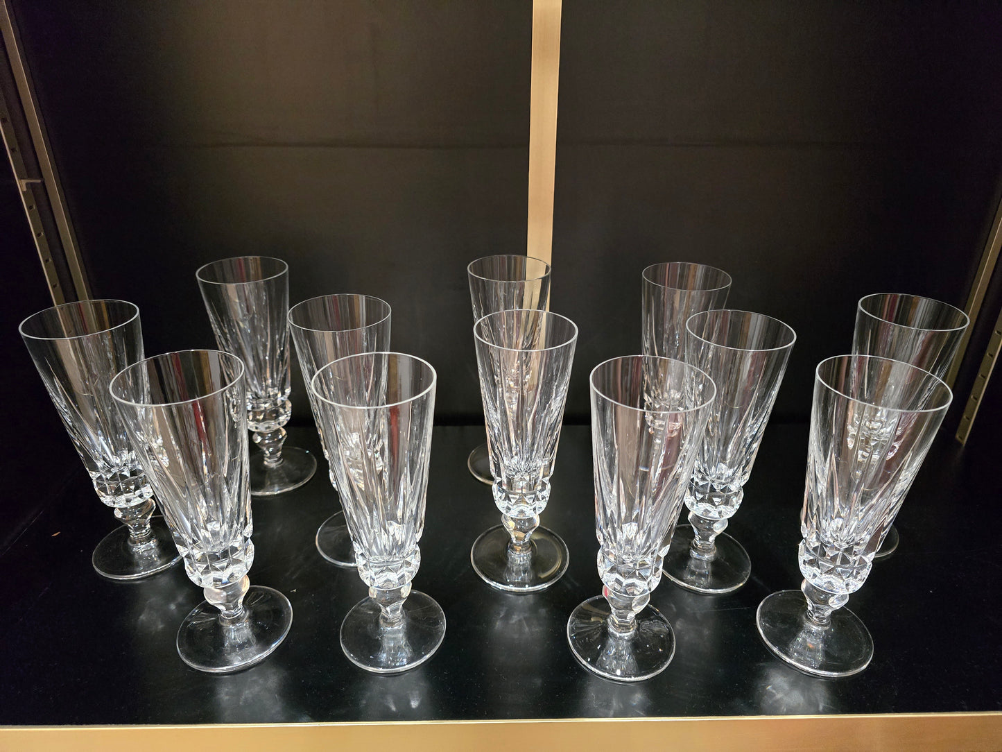 12 flûtes à champagne Saint-Louis modèle Guernesey en cristal taillé
