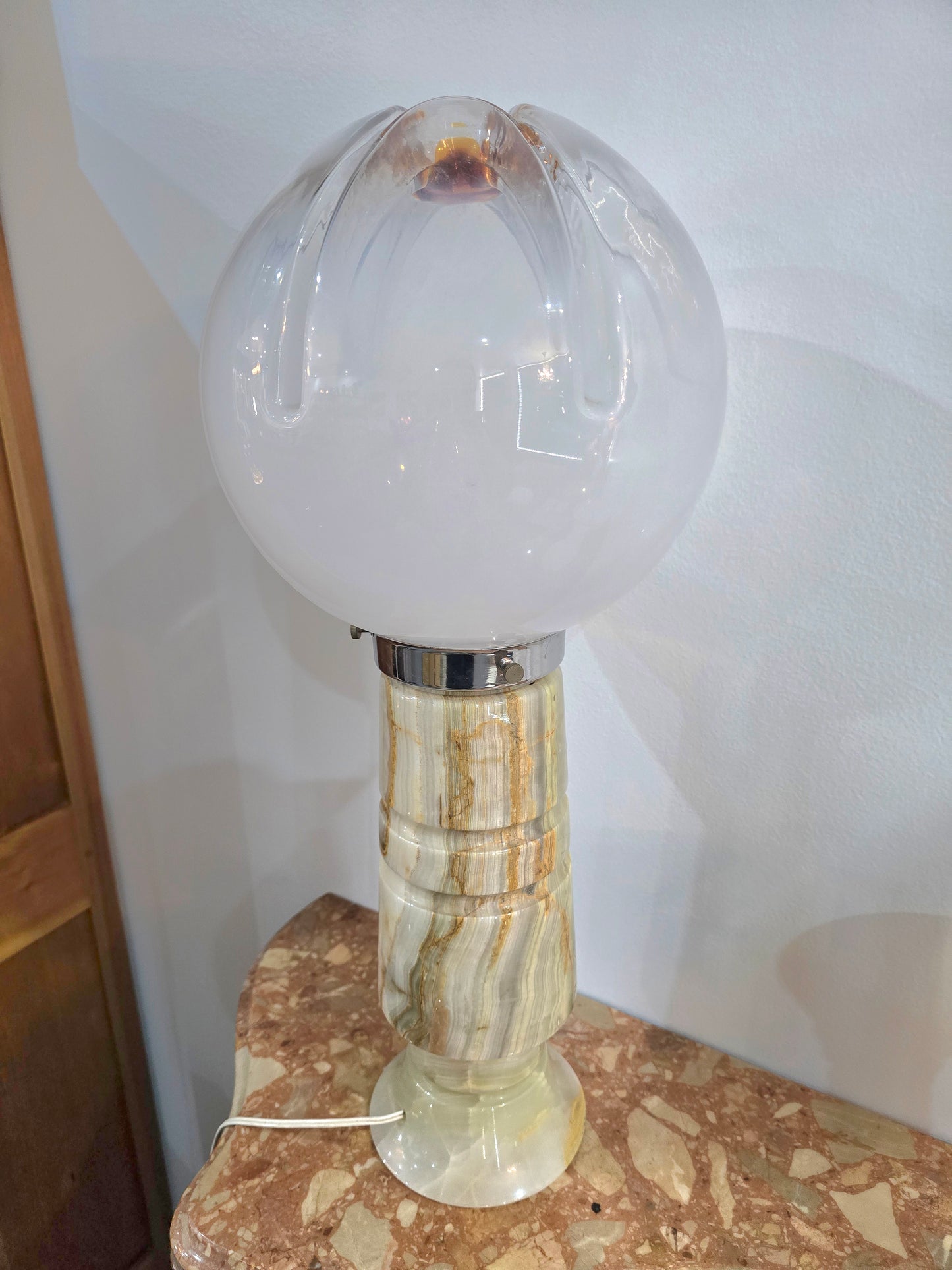 Lampe vintage en verre opalin et onyx – Design italien – Années 1960/1970