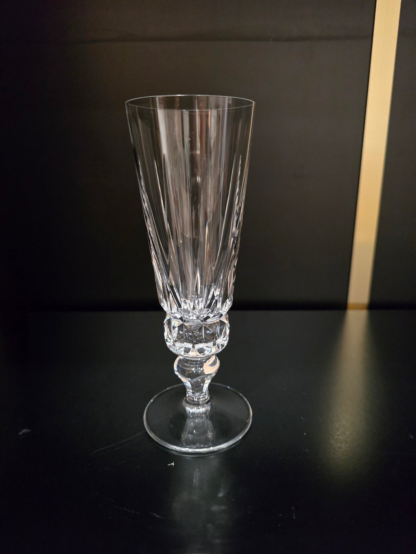 12 flûtes à champagne Saint-Louis modèle Guernesey en cristal taillé