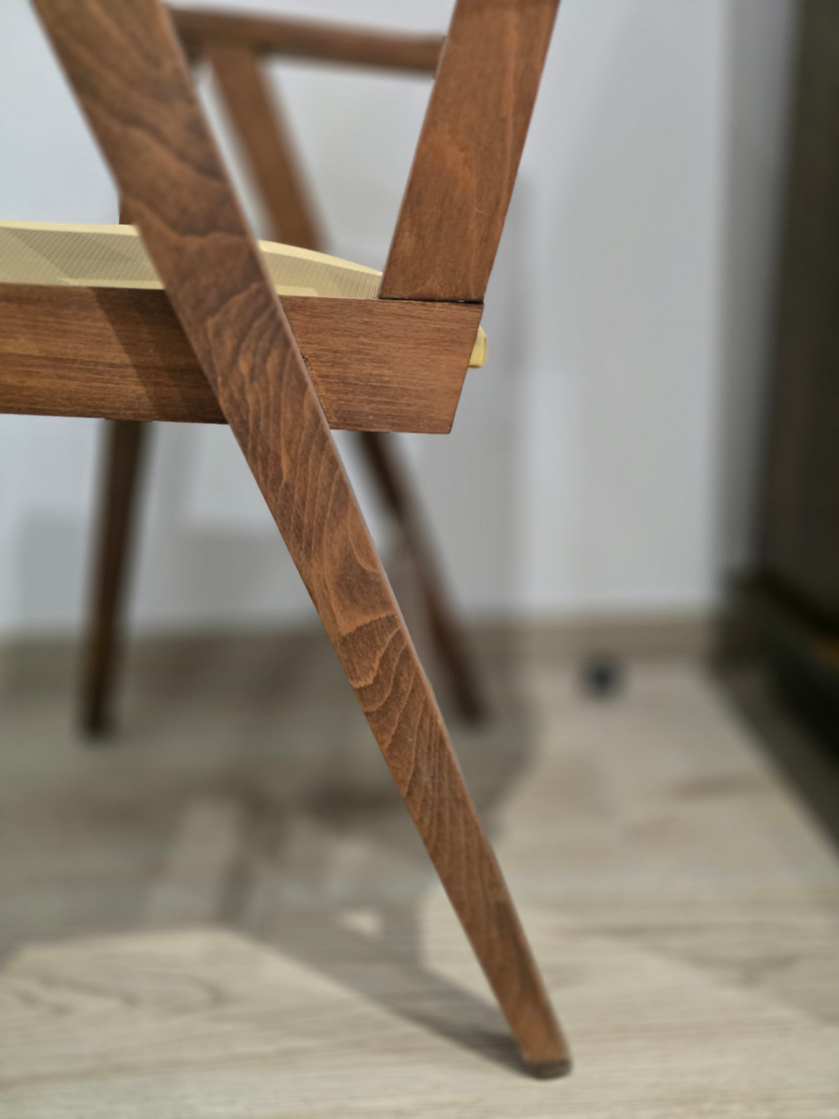 Fauteuil vintage moderniste – scandinave années 1950-1960