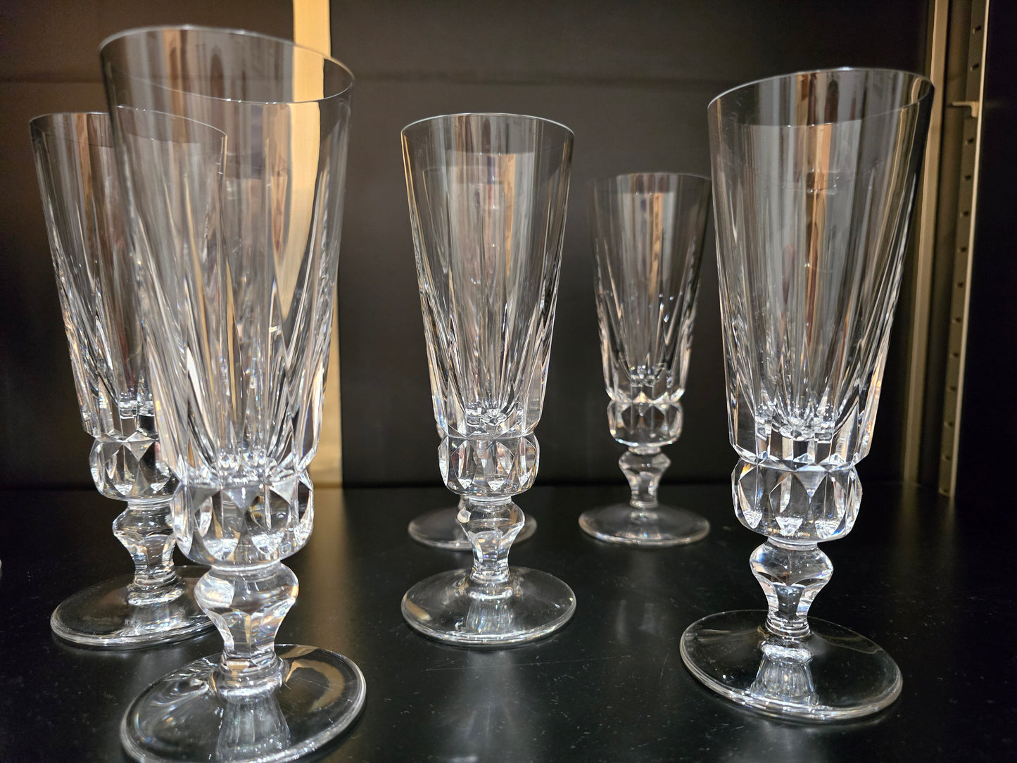 12 flûtes à champagne Saint-Louis modèle Guernesey en cristal taillé