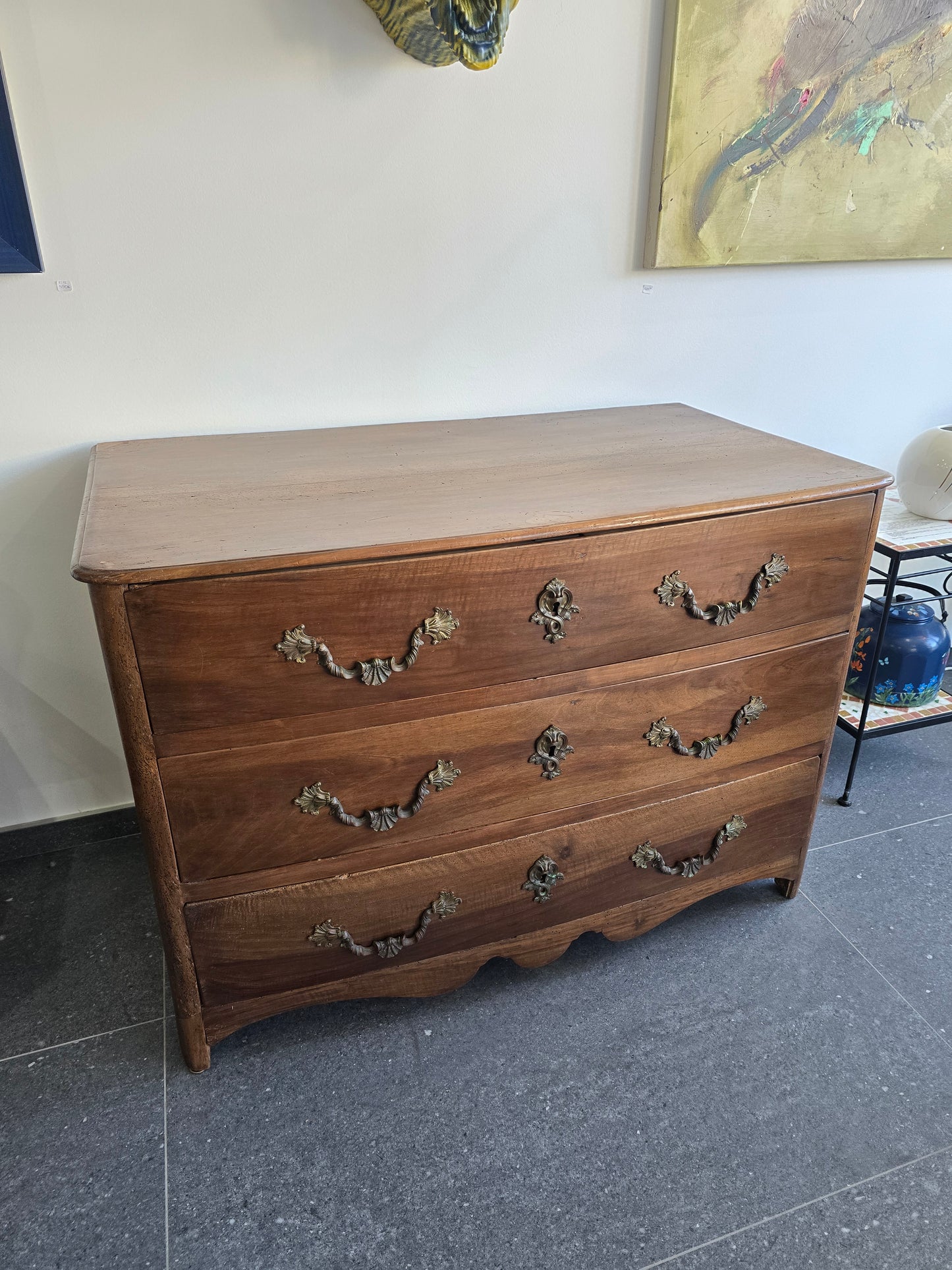 Commode provinciale en noyer massif – Époque Louis XIV / Régence – Début XVIIIᵉ siècle