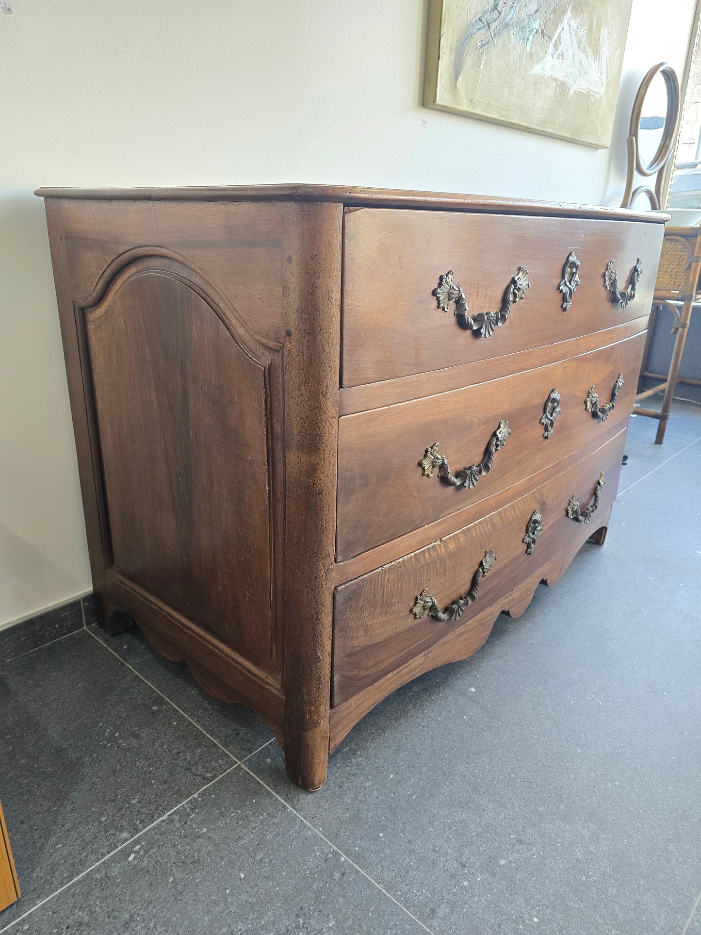 Commode provinciale en noyer massif – Époque Louis XIV / Régence – Début XVIIIᵉ siècle