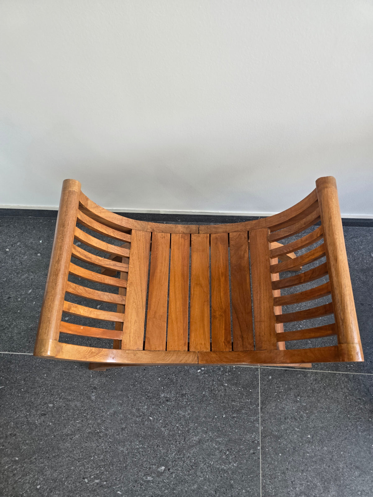 Fauteuil Yuyu en teck massif