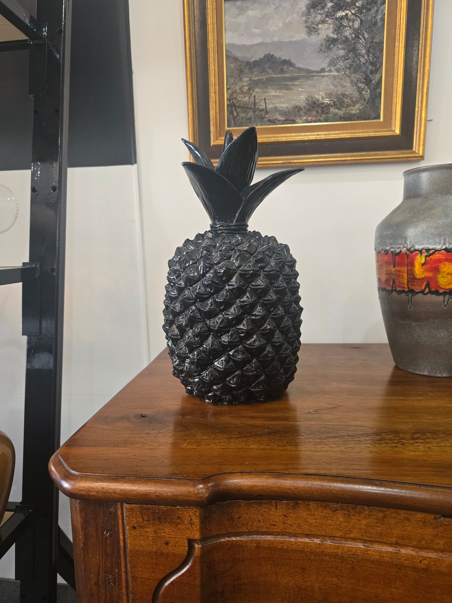 Ananas décoratif noir brillant en résine – objet déco exotique chic