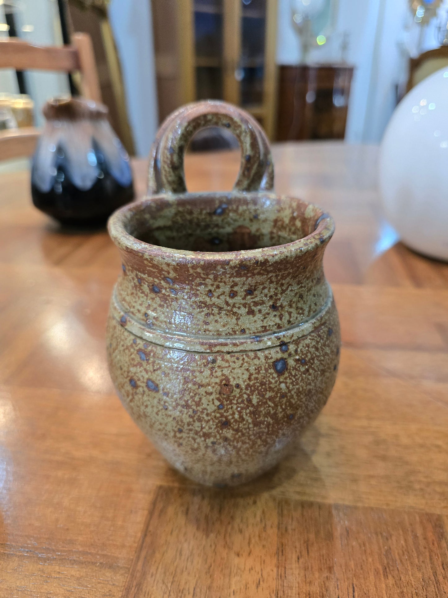 Petit pot en grès émaillé à anse – Céramique utilitaire, France, XXᵉ siècle