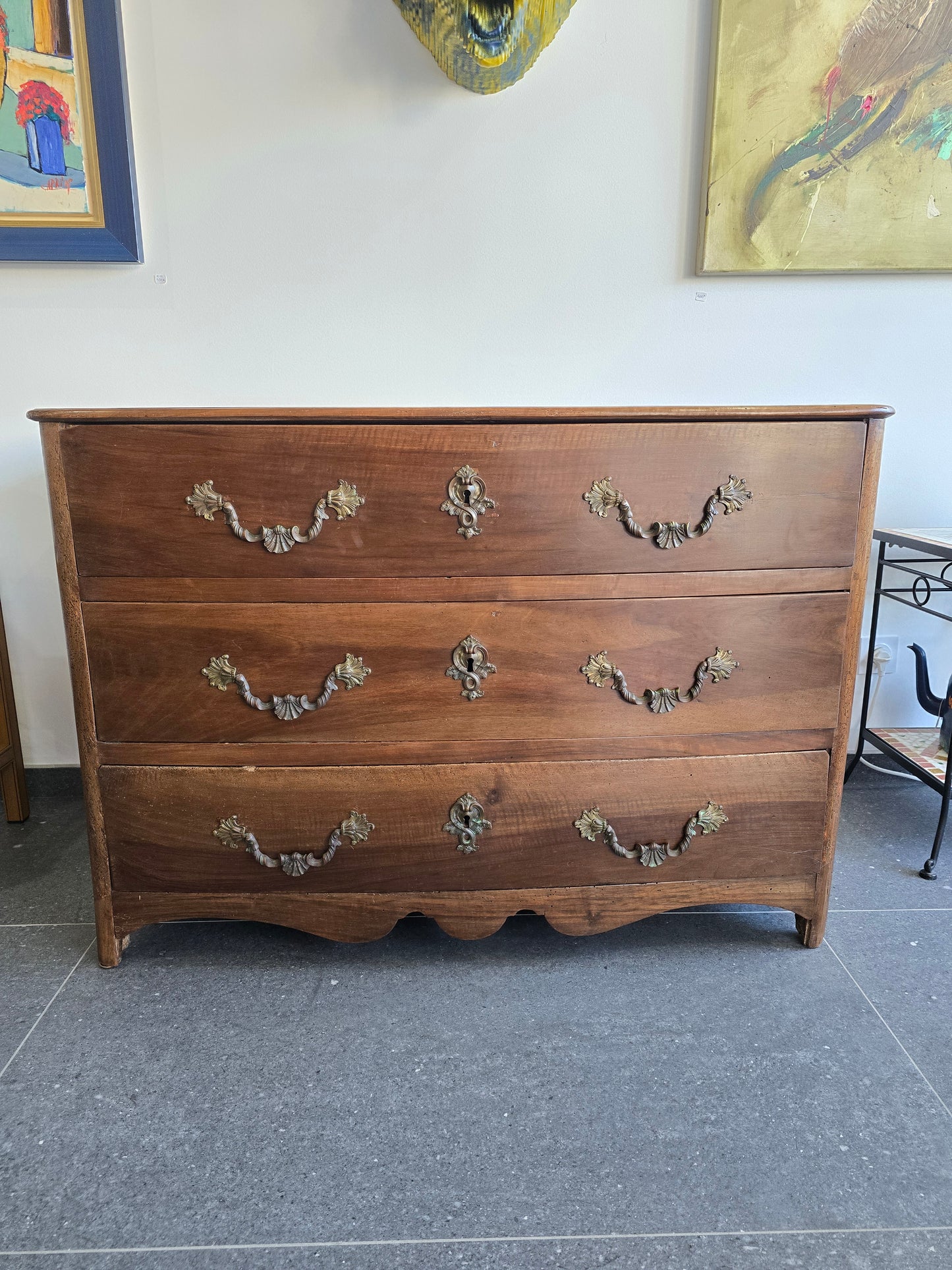 Commode provinciale en noyer massif – Époque Louis XIV / Régence – Début XVIIIᵉ siècle