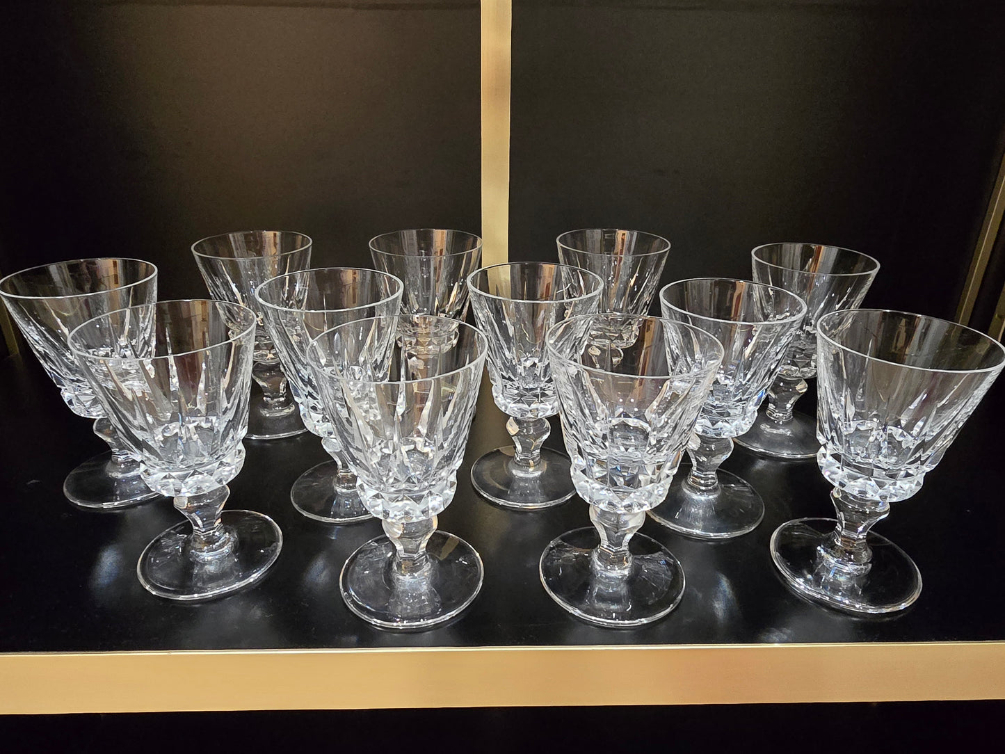 12 verres à vin Saint-Louis modèle Guernesey en cristal taillé