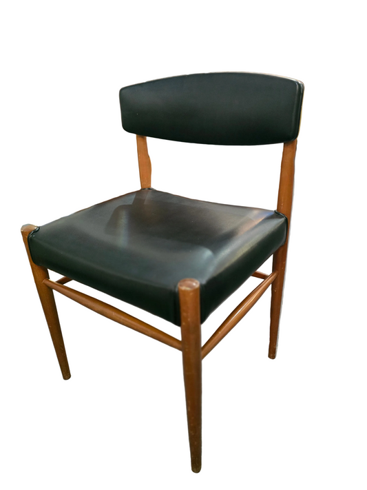 Chaise vintage design scandinave – bois et skaï noir – années 1960