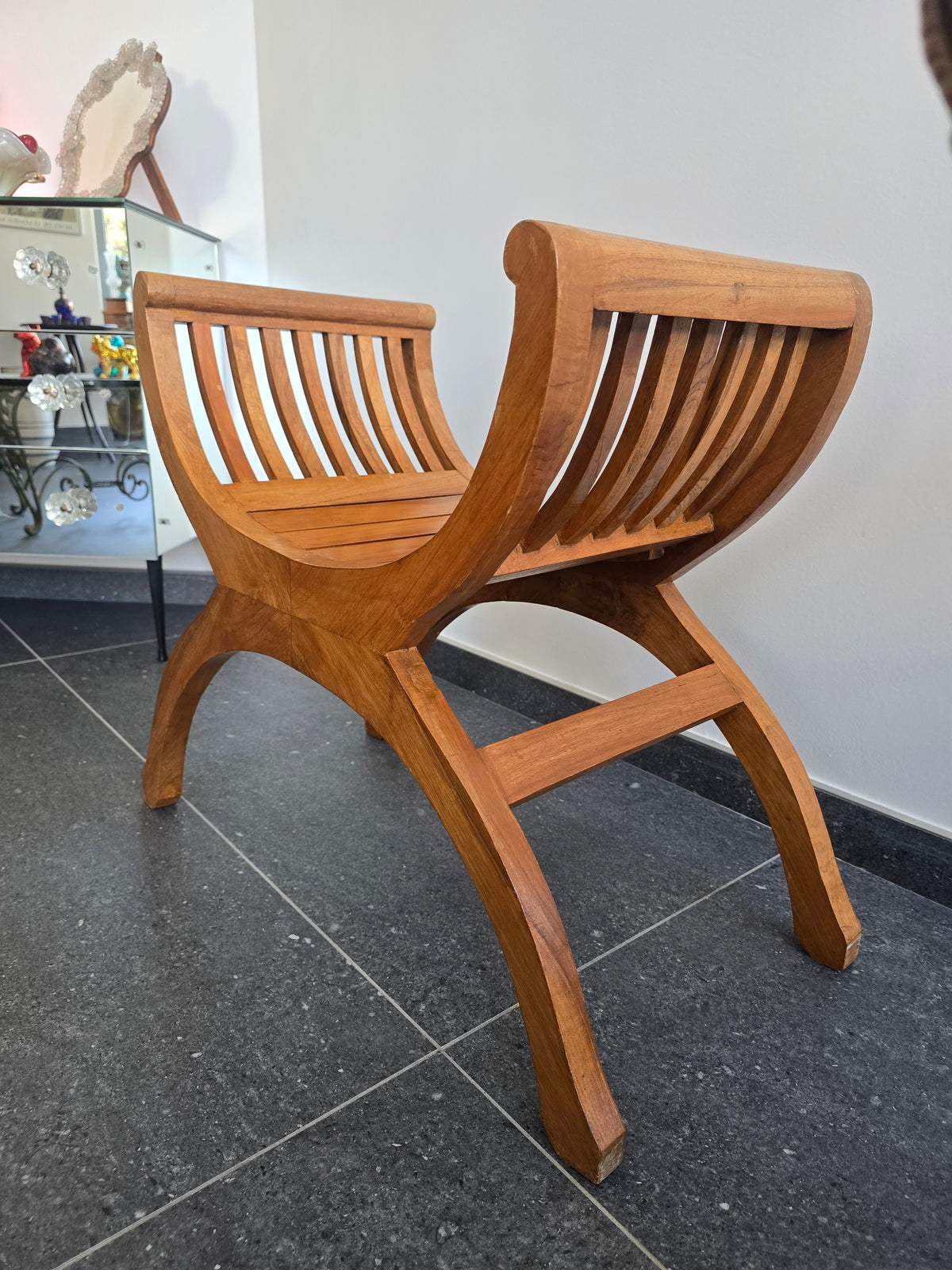 Fauteuil Yuyu en teck massif