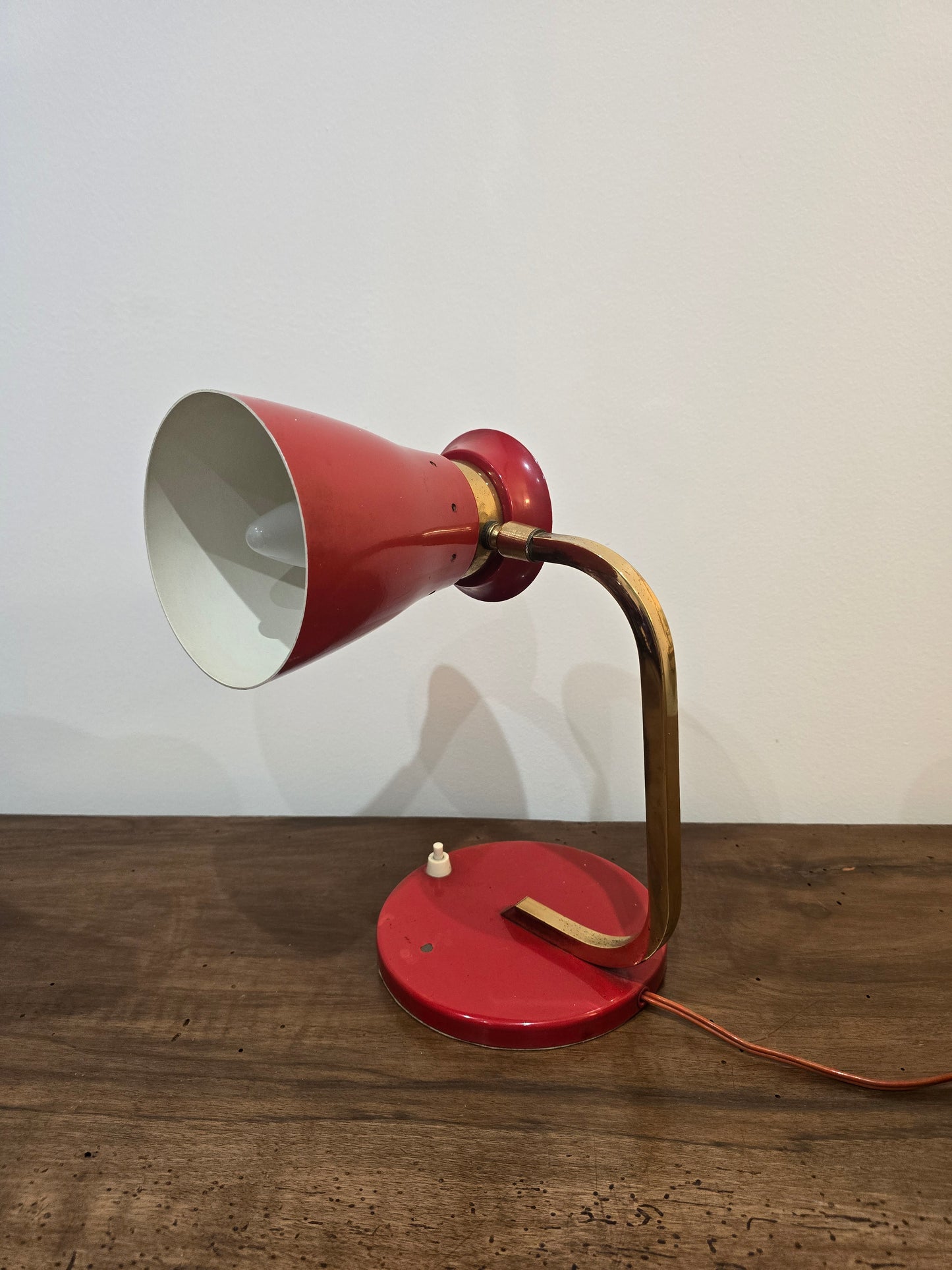 Lampe de bureau vintage style diabolo, rouge et laiton – années 50/60
