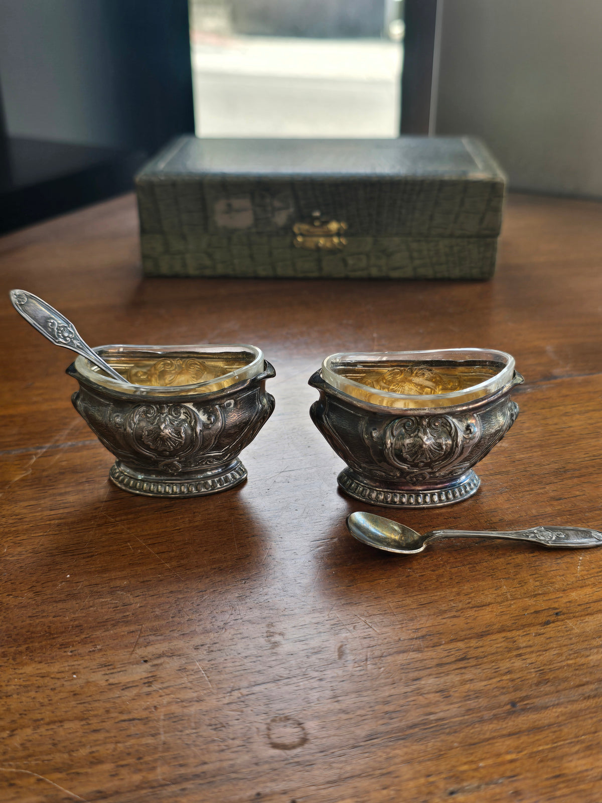 Paire de salerons en argent massif et cristal – écrin Perrusset, Nancy