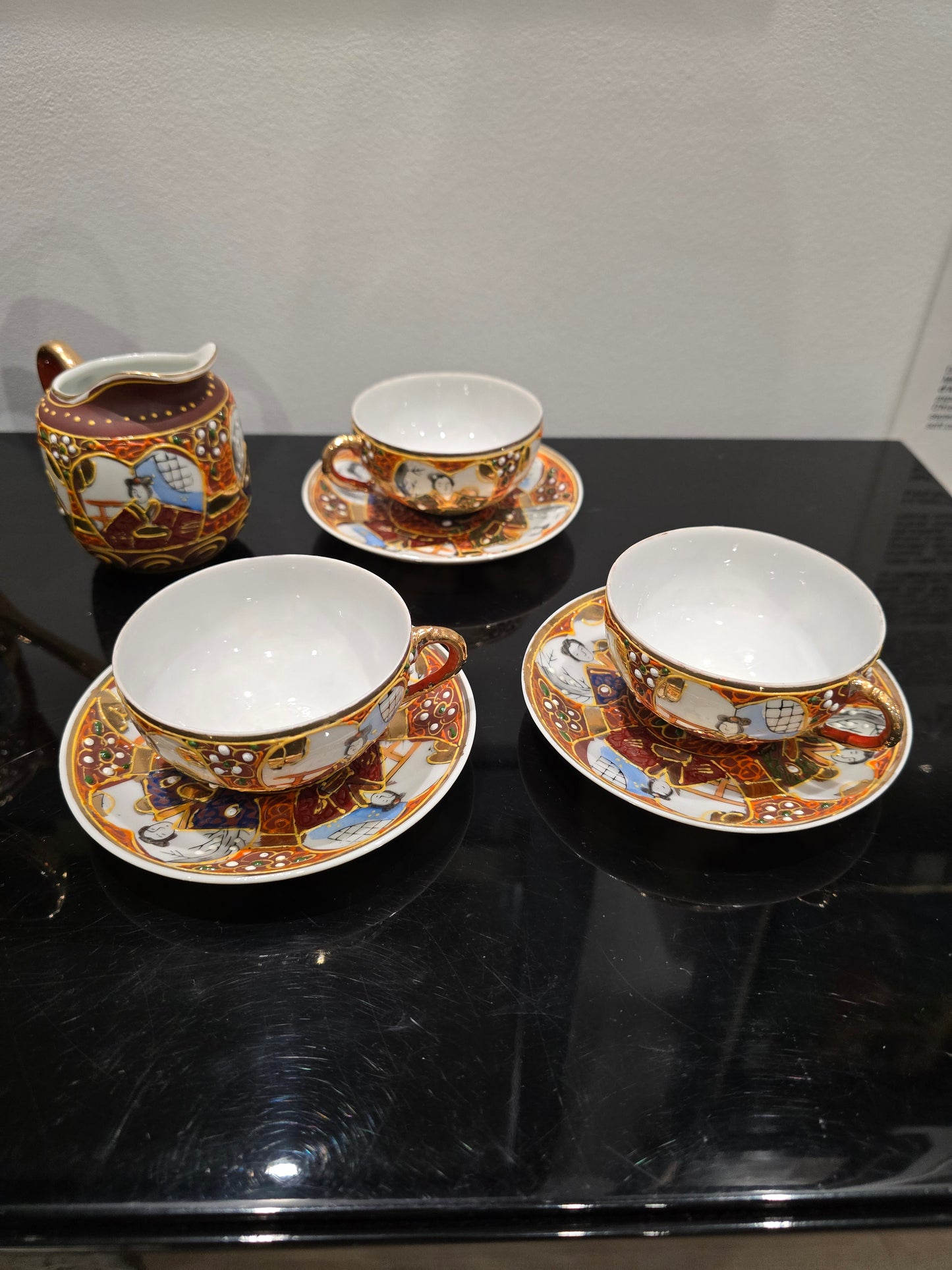 Service à café ou thé japonais en porcelaine Satsuma – Décor personnages – Ensemble complet peint main
