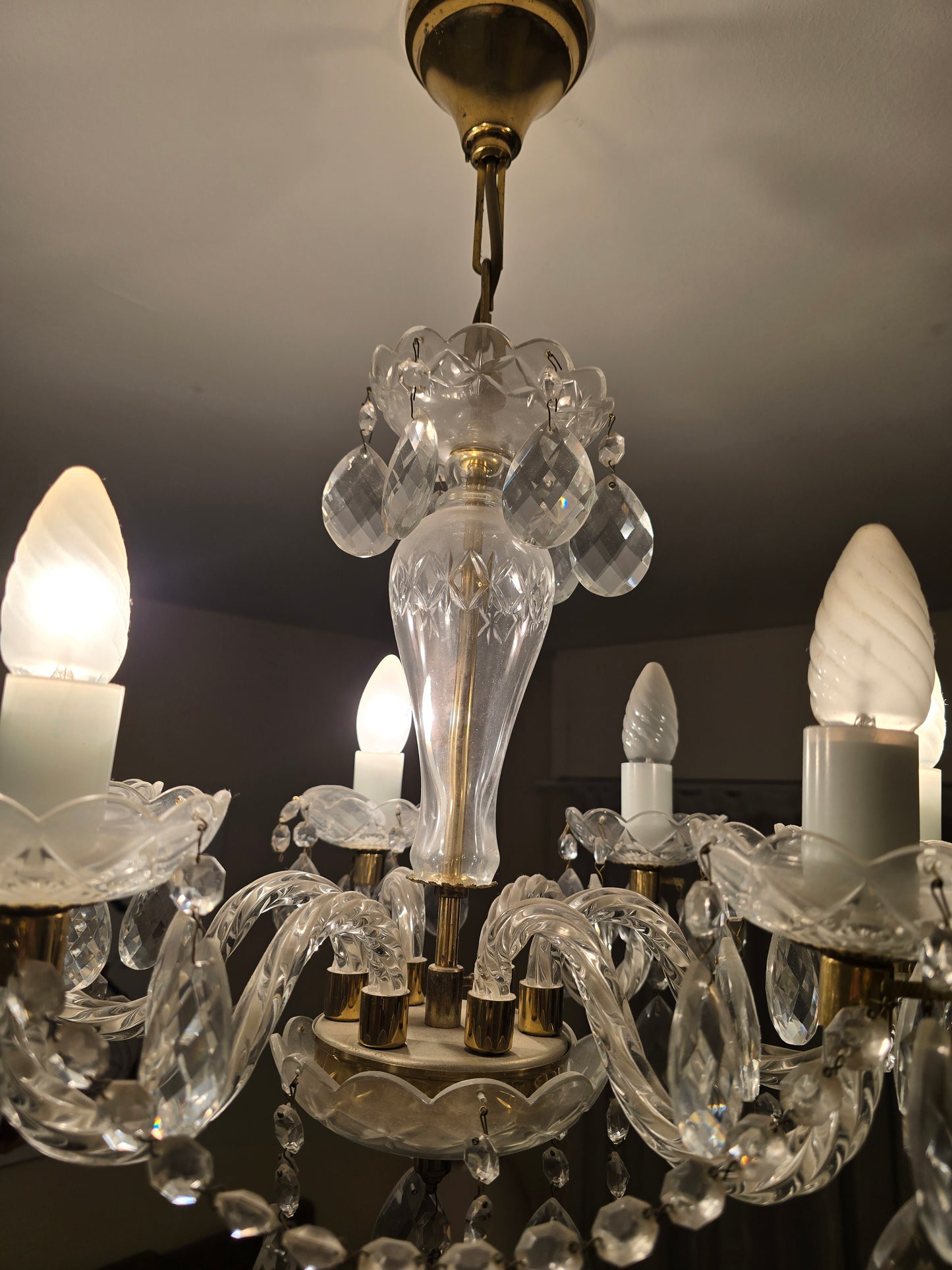 Suspension lustre ancien en verre taillé & pampilles – 6 bras