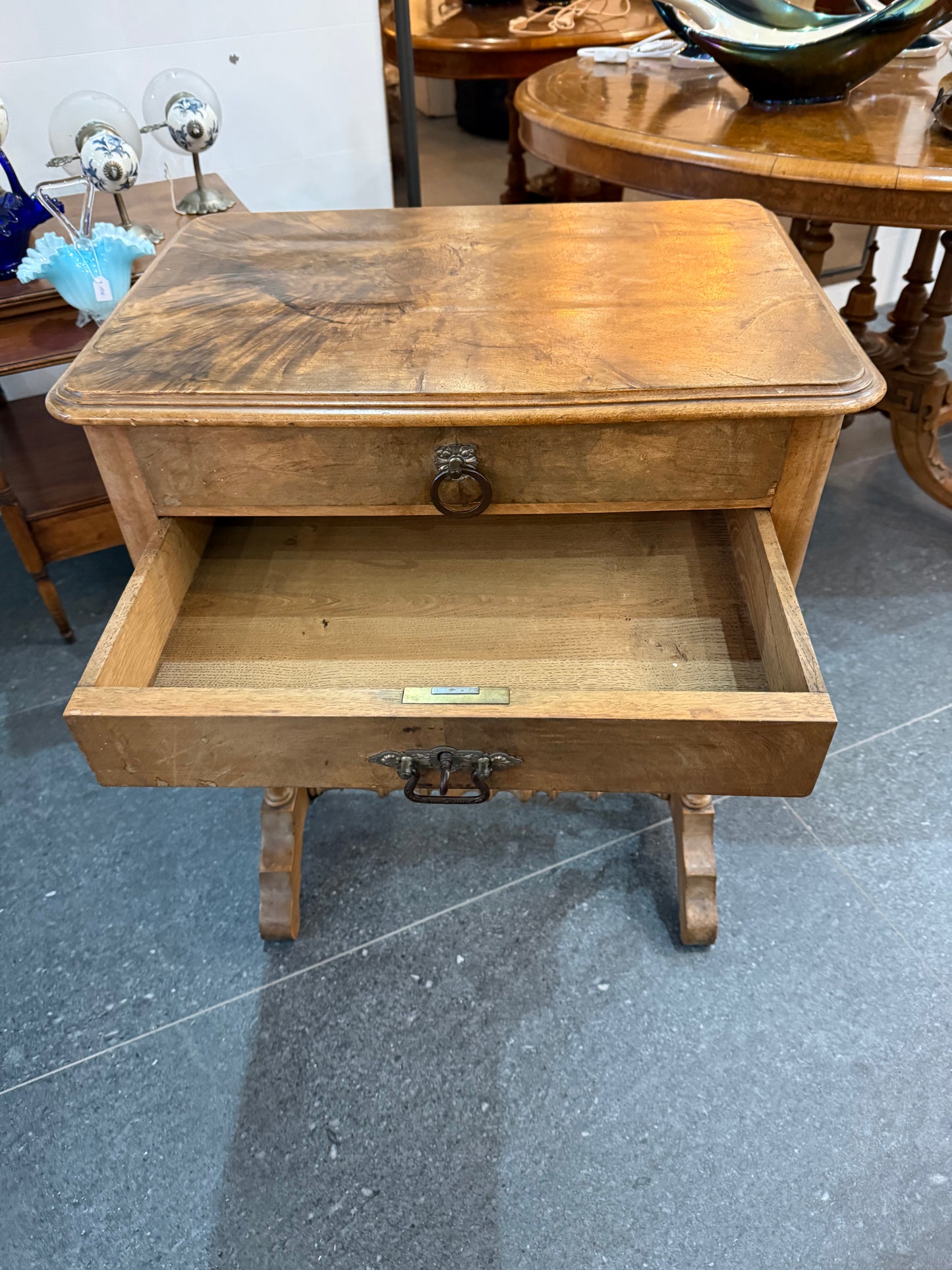 Table de salon / Travailleuse ancienne en bois – XIXe siècle