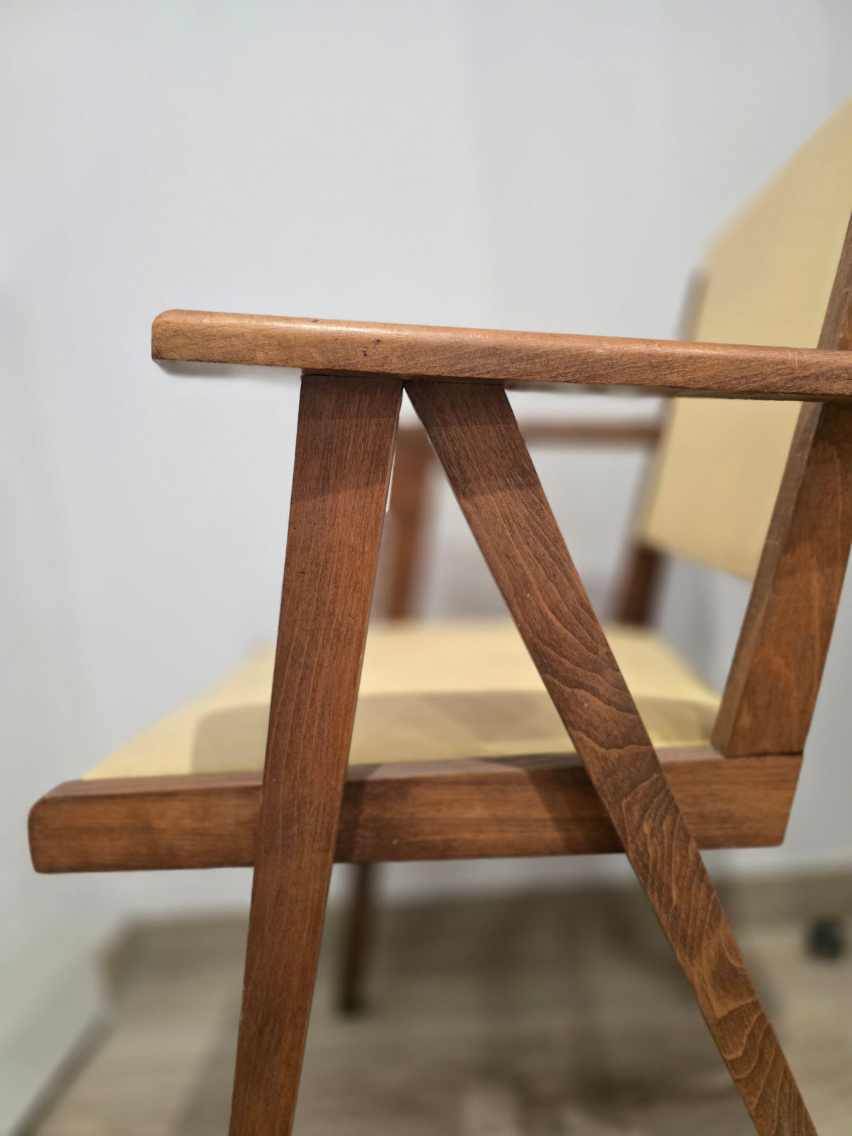 Fauteuil vintage moderniste – scandinave années 1950-1960