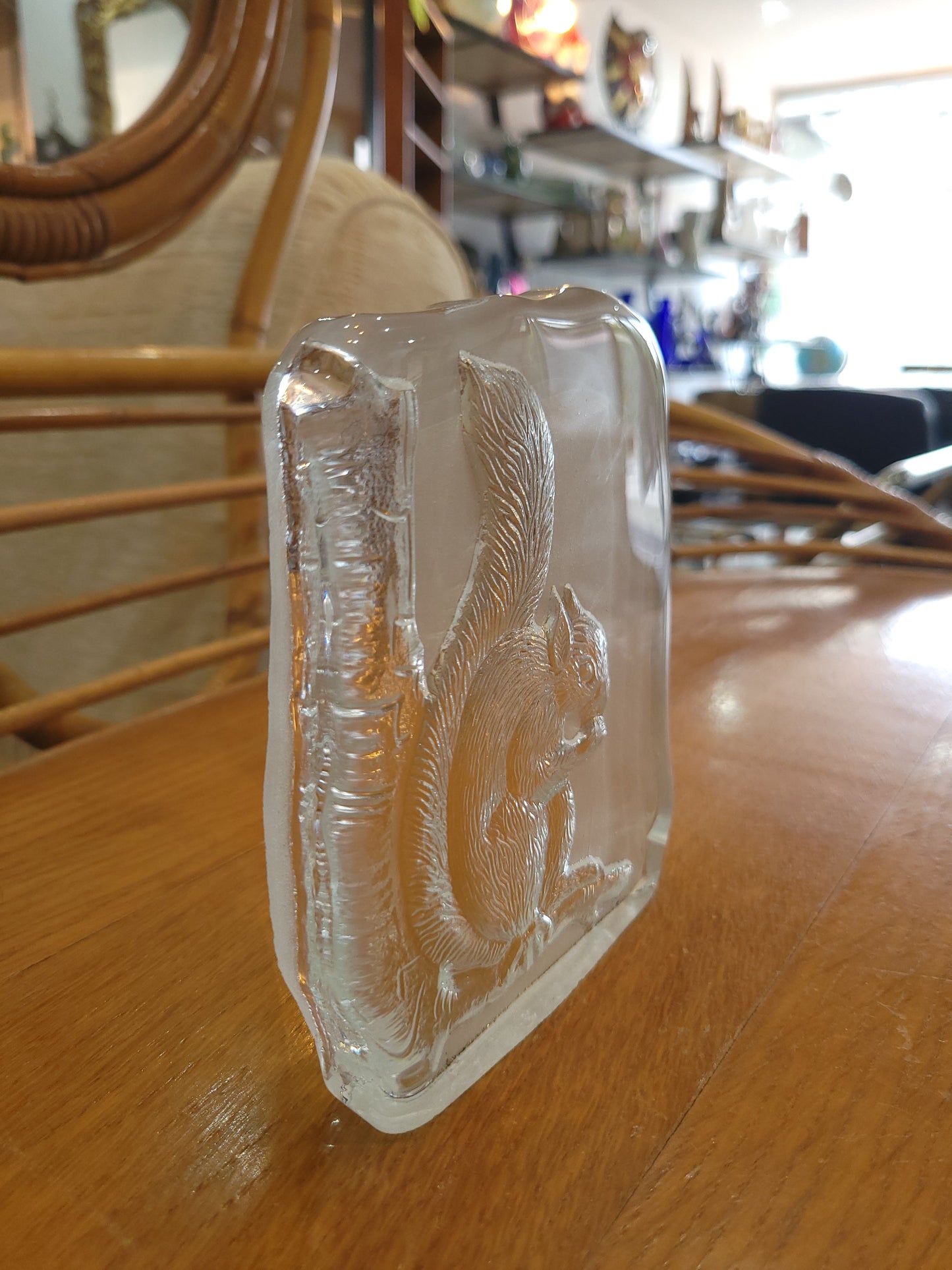Presse-papiers décoratif en verre – Écureuil gravé