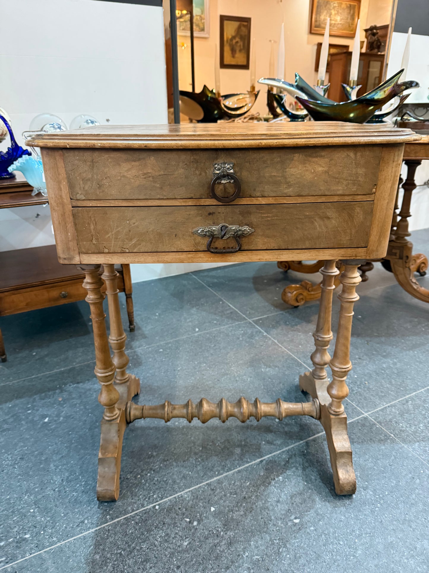 Table de salon / Travailleuse ancienne en bois – XIXe siècle