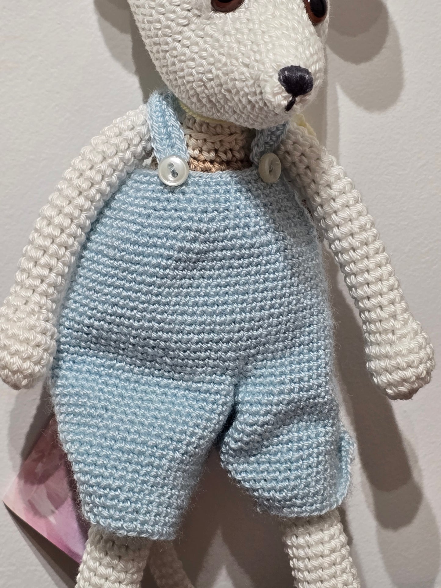 Souris salopette amigurumi