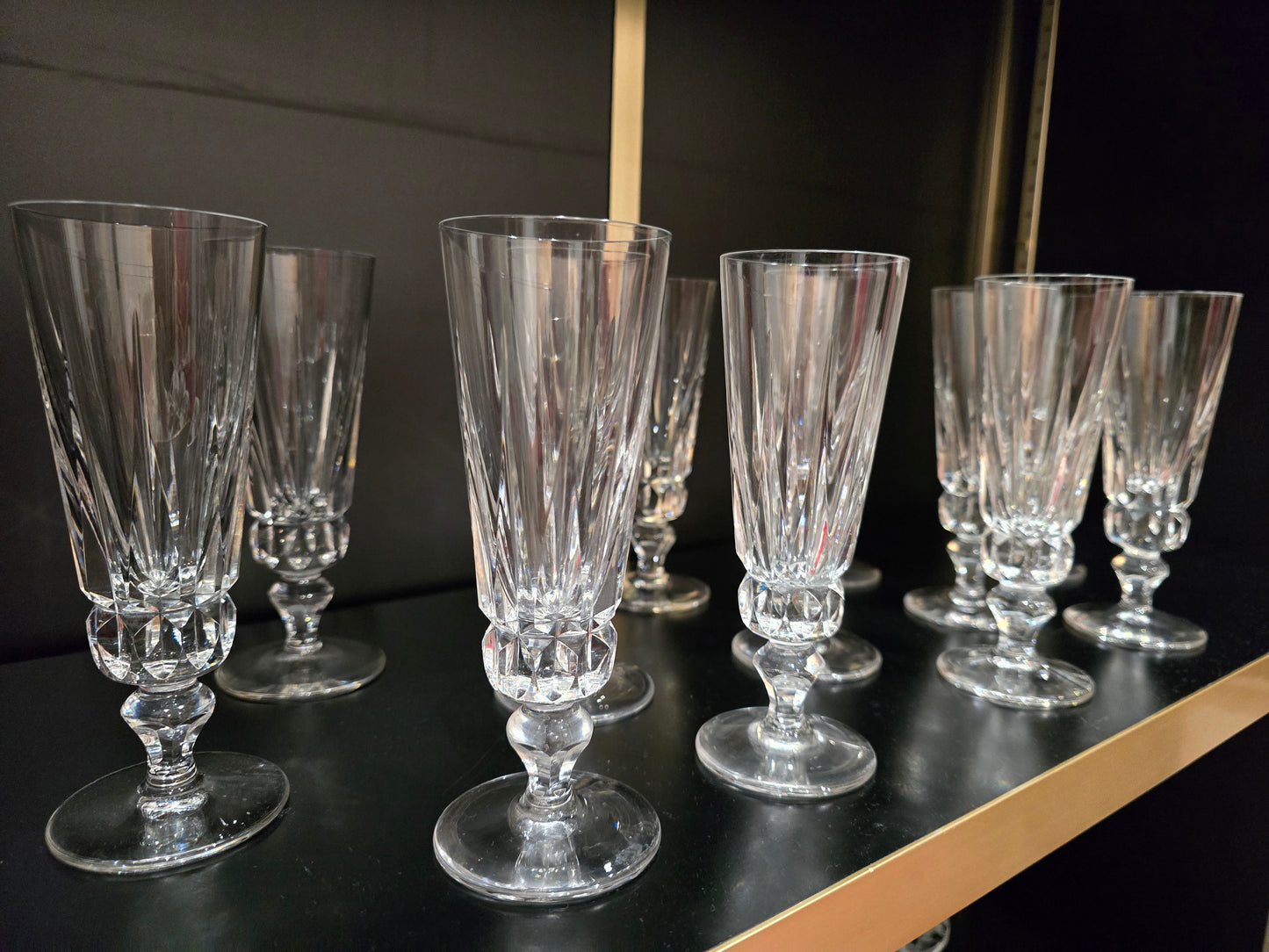 12 flûtes à champagne Saint-Louis modèle Guernesey en cristal taillé
