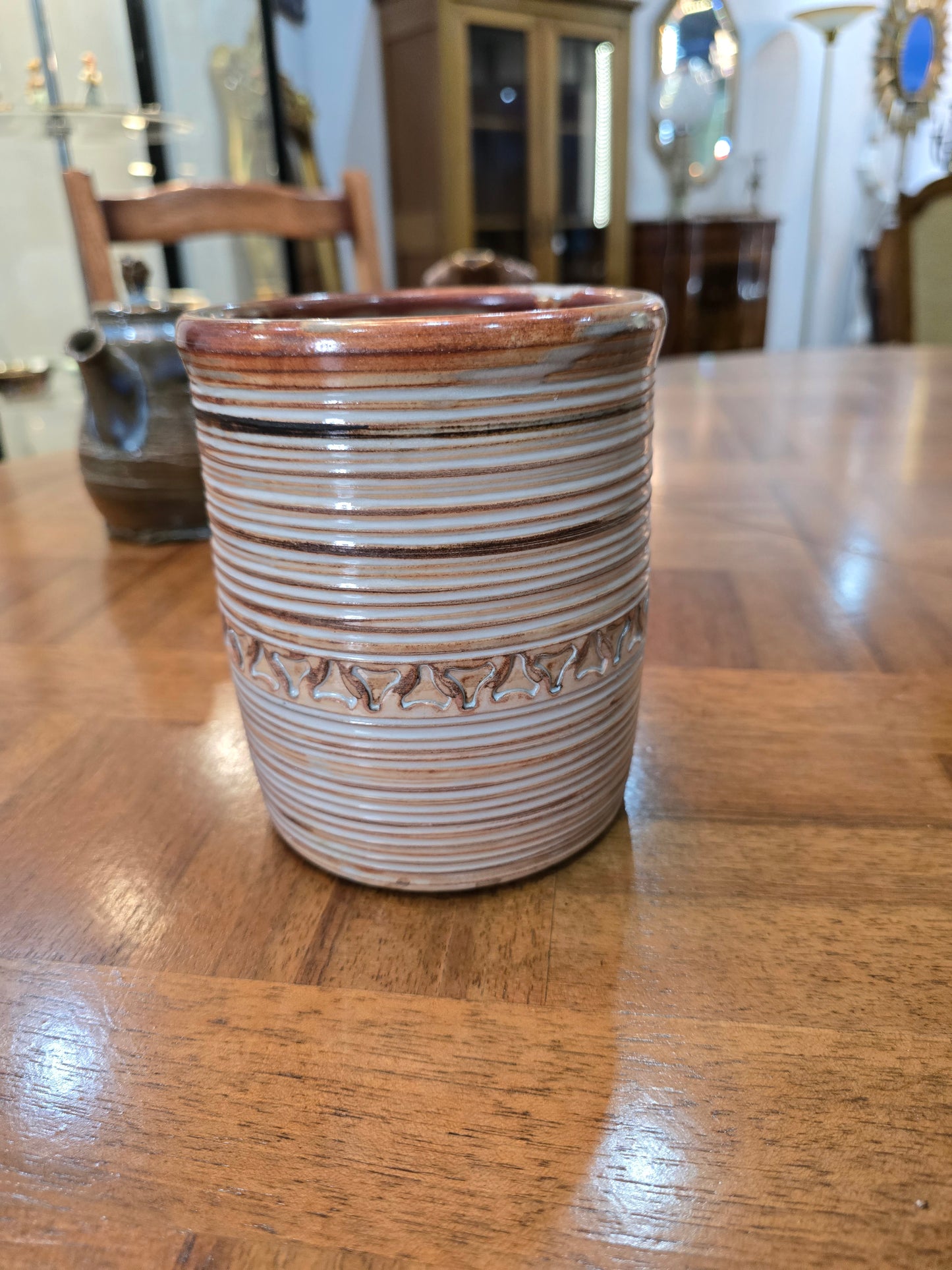 Pot cylindrique en grès émaillé tourné strié signé – Artisan potier