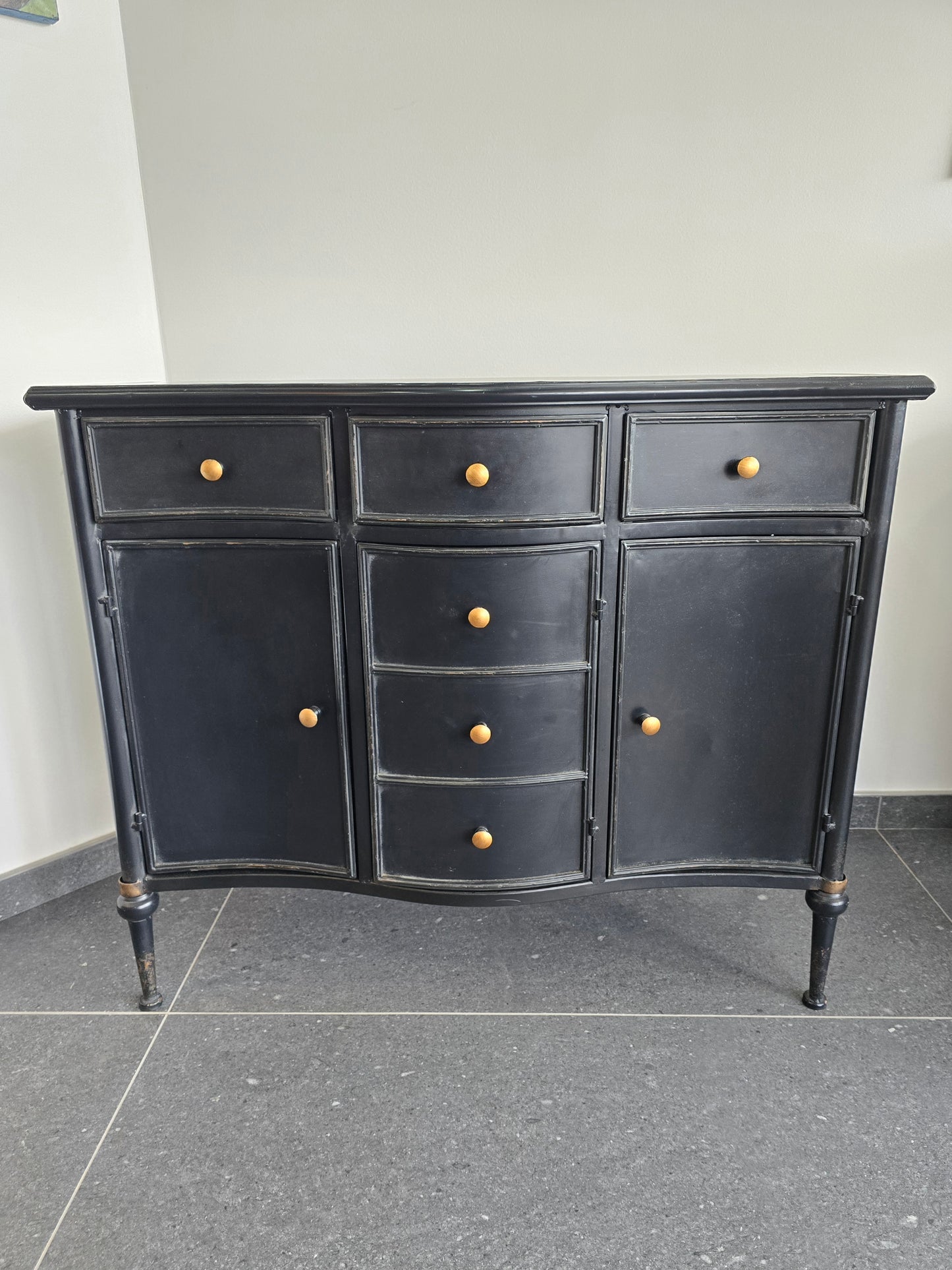 Buffet contemporain en métal noir – meuble moderne