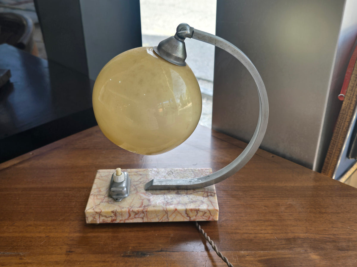 Lampe de table Art Déco en verre opalin et marbre – vers 1930