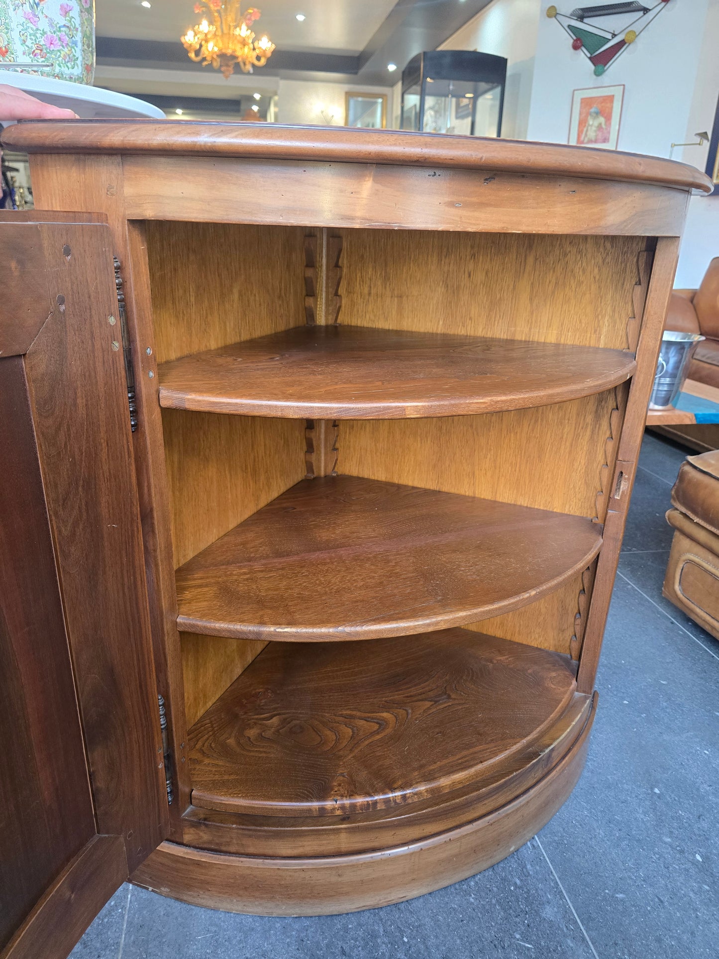 Encoignure galbée en bois – Style classique
