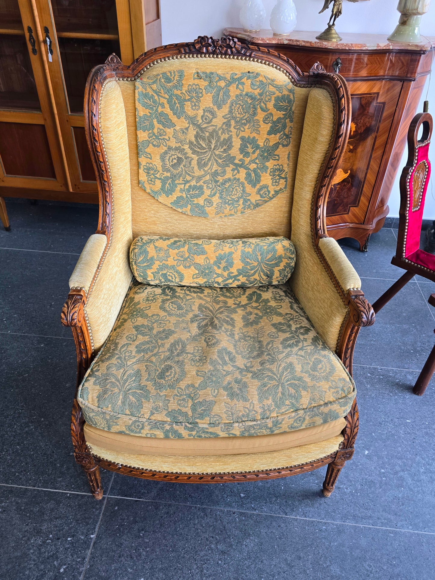 fauteuils bergères Louis XVI – paire dépareillées – XIXe / début XXe