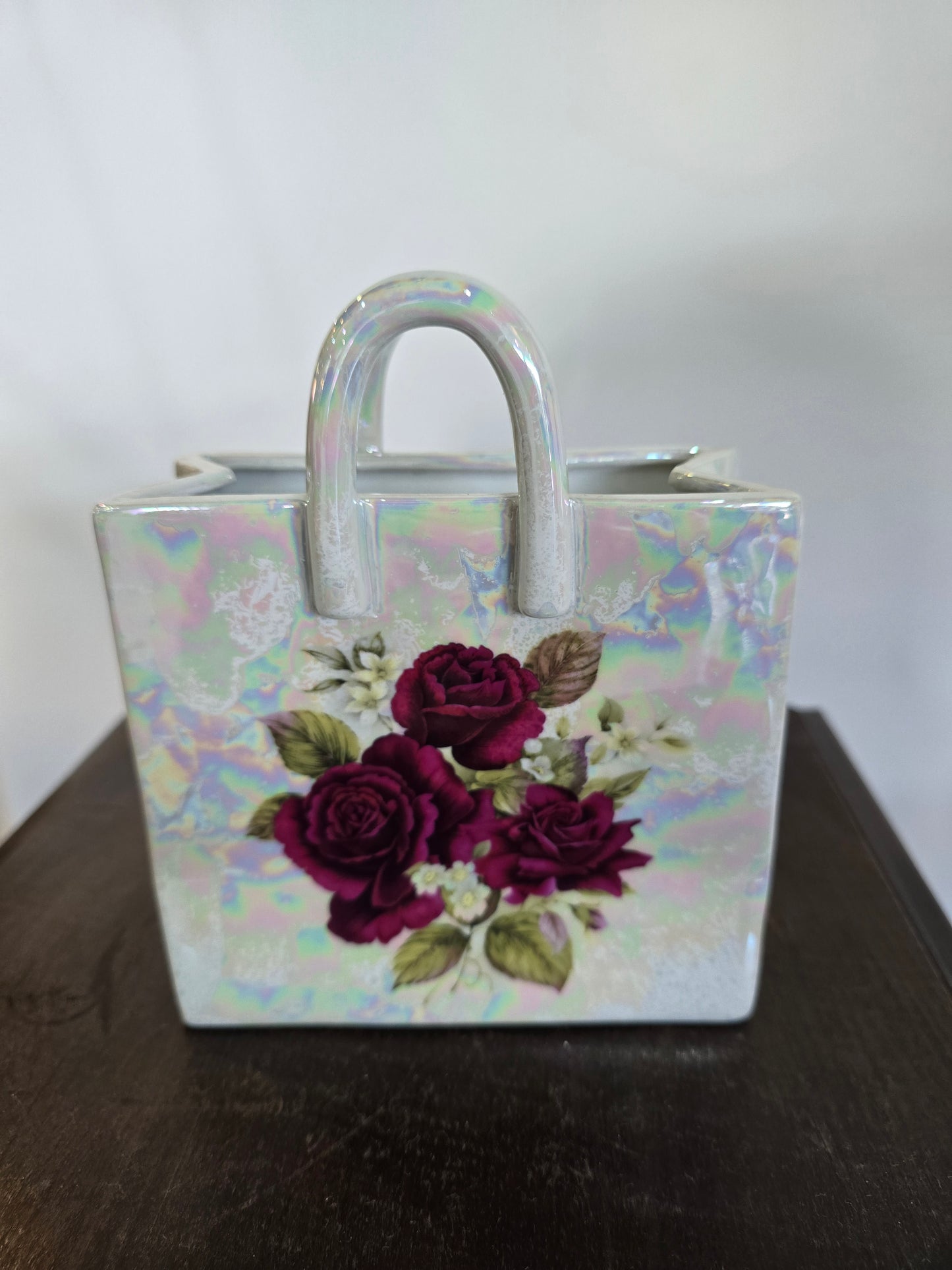 Vase décoratif en céramique irisée – Forme sac – Décor floral peint main – H.16 cm