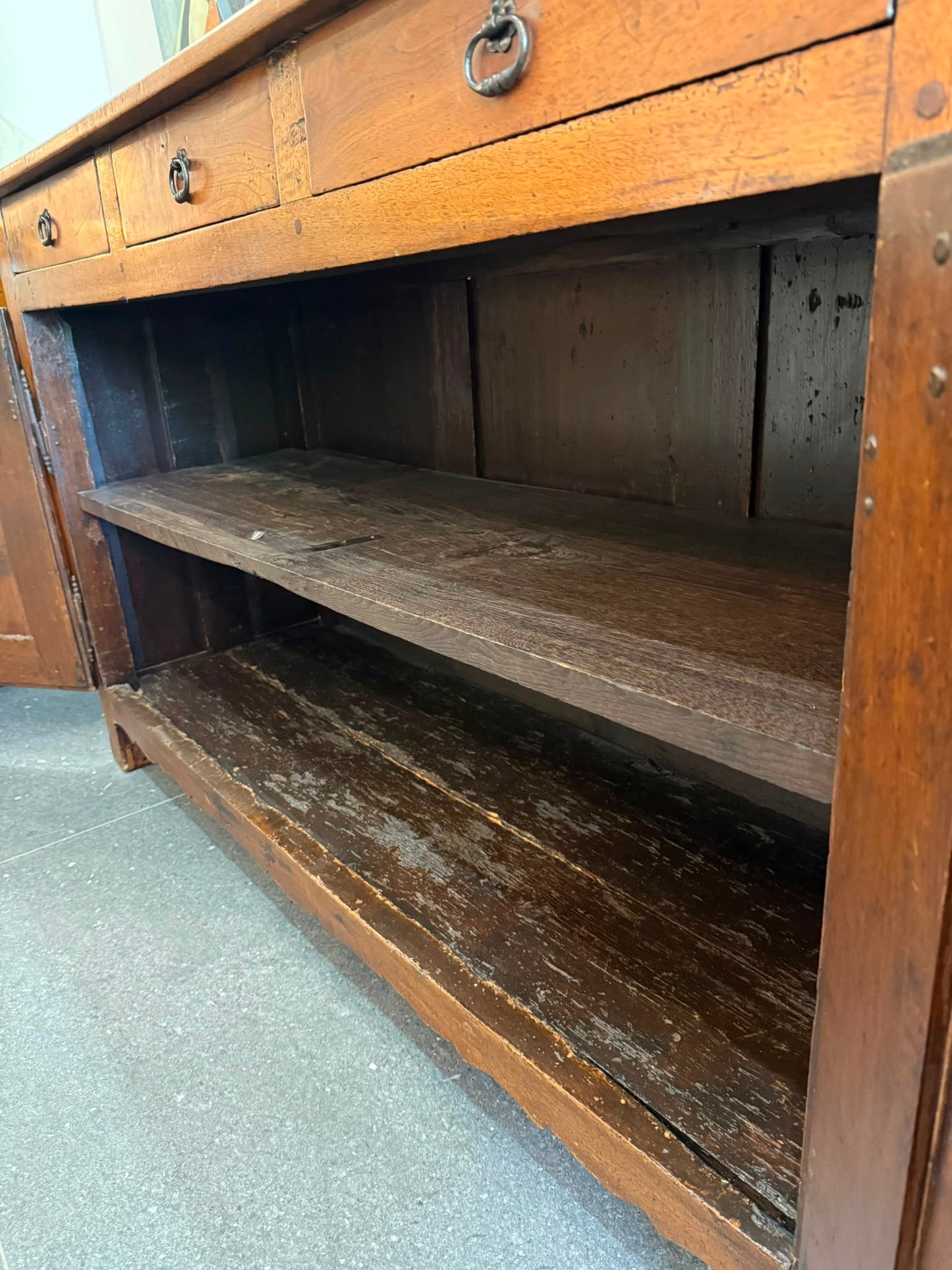 Buffet ancien XIXe siècle en noyer – 3 tiroirs