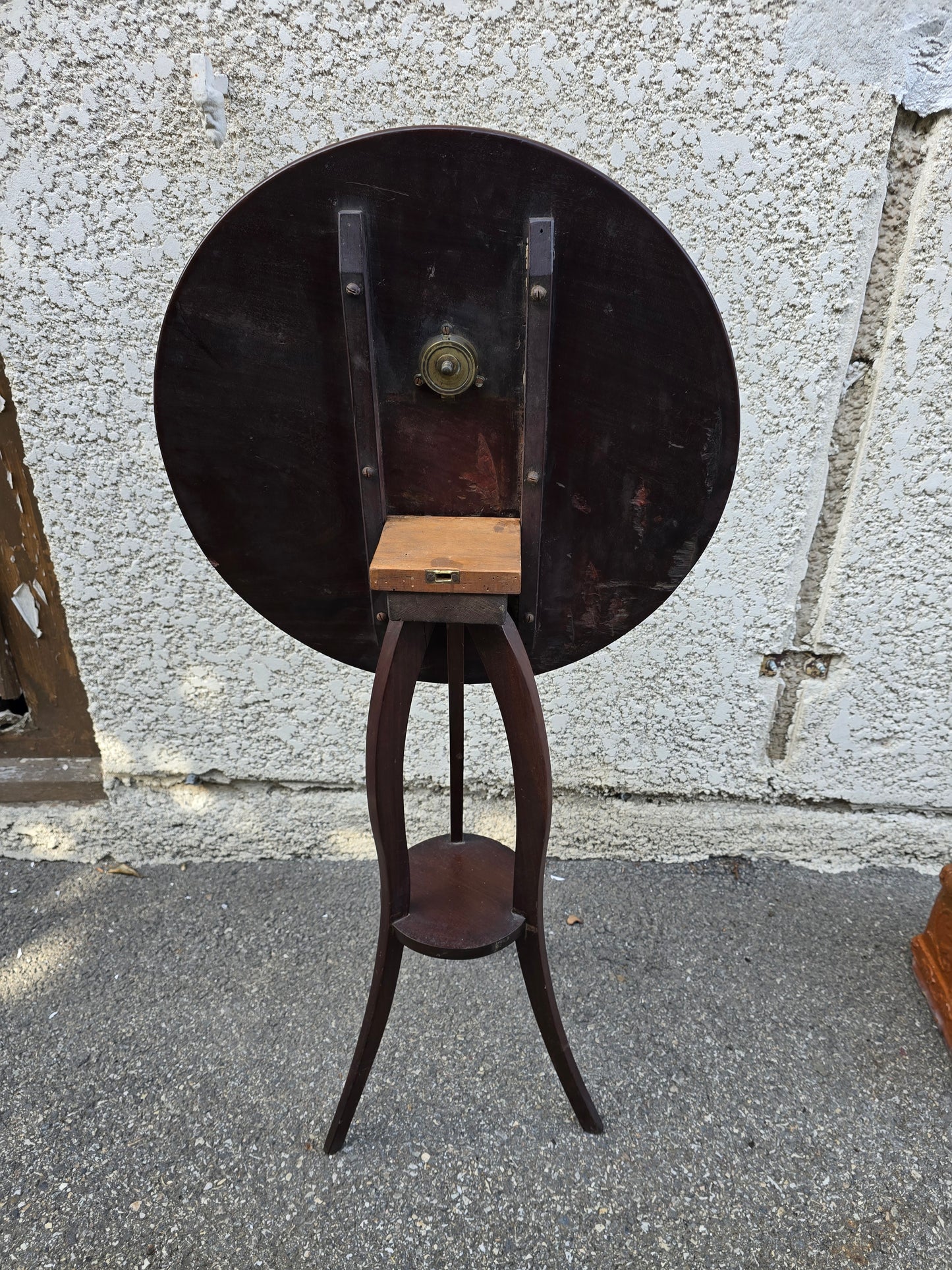 Guéridon tripode en acajou, à plateau basculant – Époque Directoire / début XIXᵉ siècle