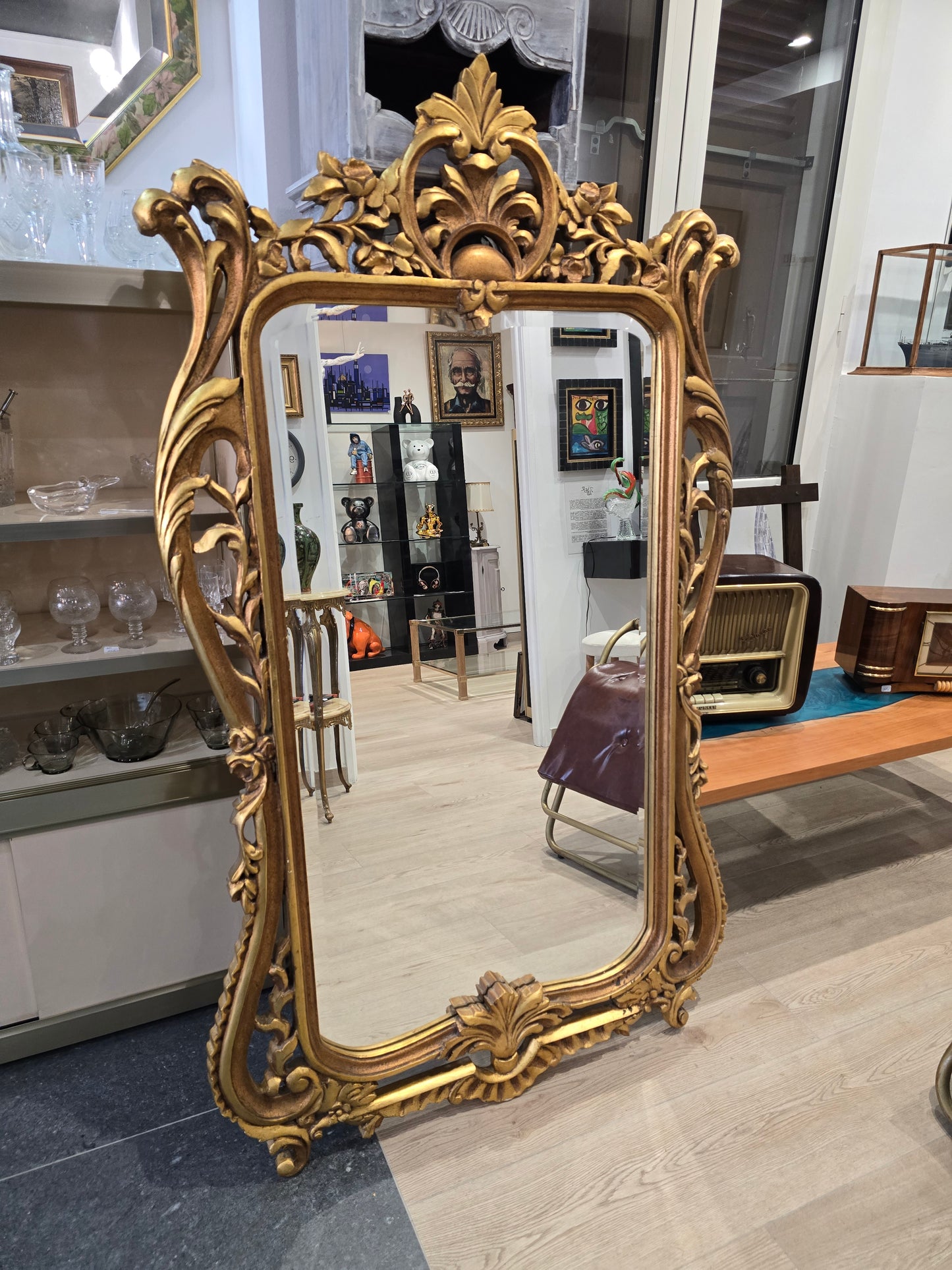 Grand miroir ancien en bois sculpté et doré (1m52)– Style Louis XV