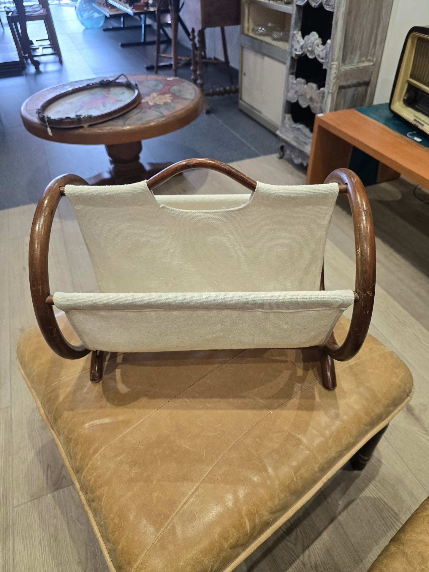 Porte-revues vintage en bois courbé et toile tendue