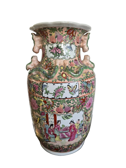 Grand vase chinois en porcelaine polychrome – Décor floral et scènes figurées