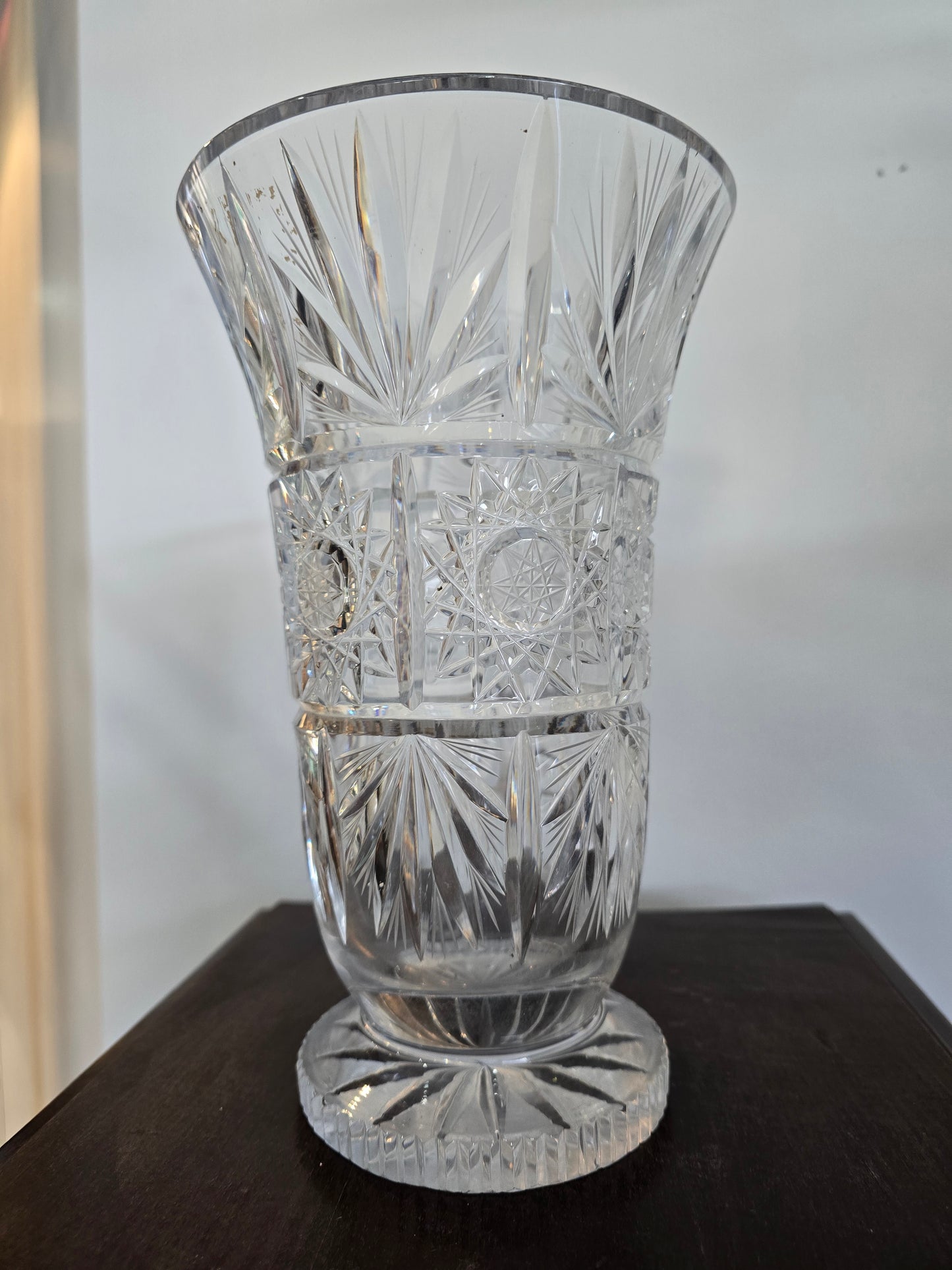 Vase en cristal taillé – Décor géométrique – XXe siècle