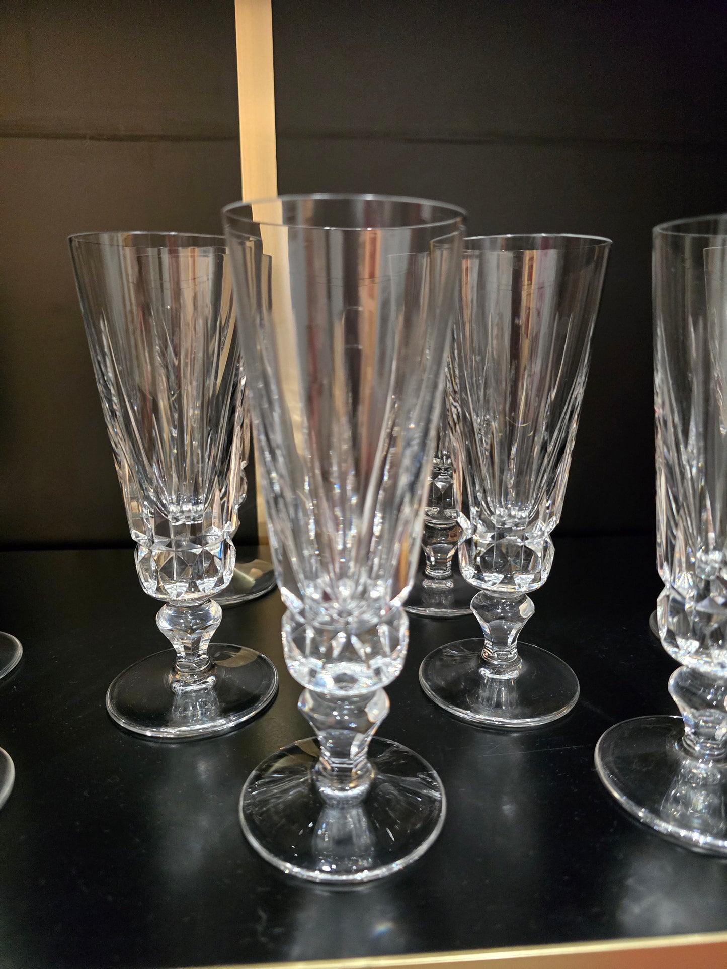 12 flûtes à champagne Saint-Louis modèle Guernesey en cristal taillé